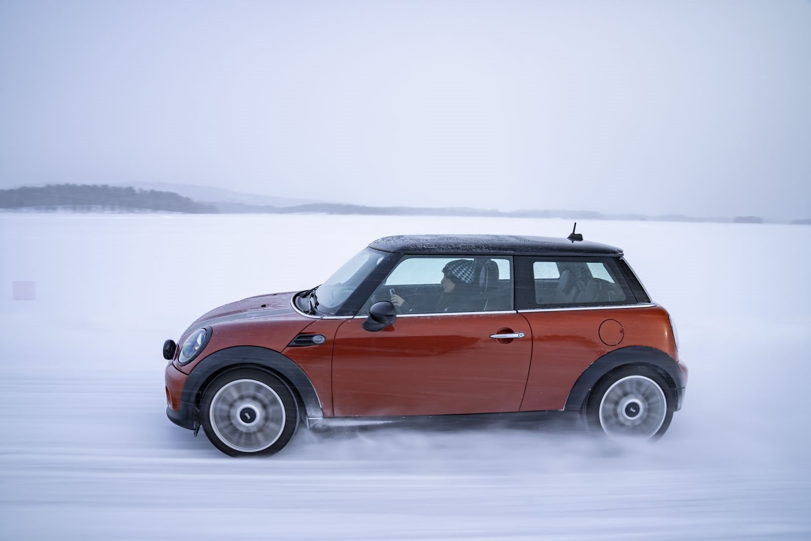 TOTALMENTE ELÉTRICO E REPLETO DE DIVERSÃO AO VOLANTE: O FUTURO MINI 3 PORTAS NA NEVE E NO GELO, foto 92