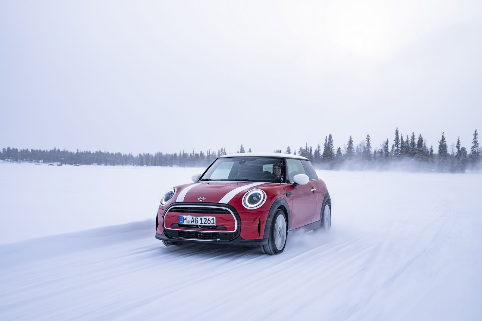 TOTALMENTE ELÉTRICO E REPLETO DE DIVERSÃO AO VOLANTE: O FUTURO MINI 3 PORTAS NA NEVE E NO GELO, foto 97