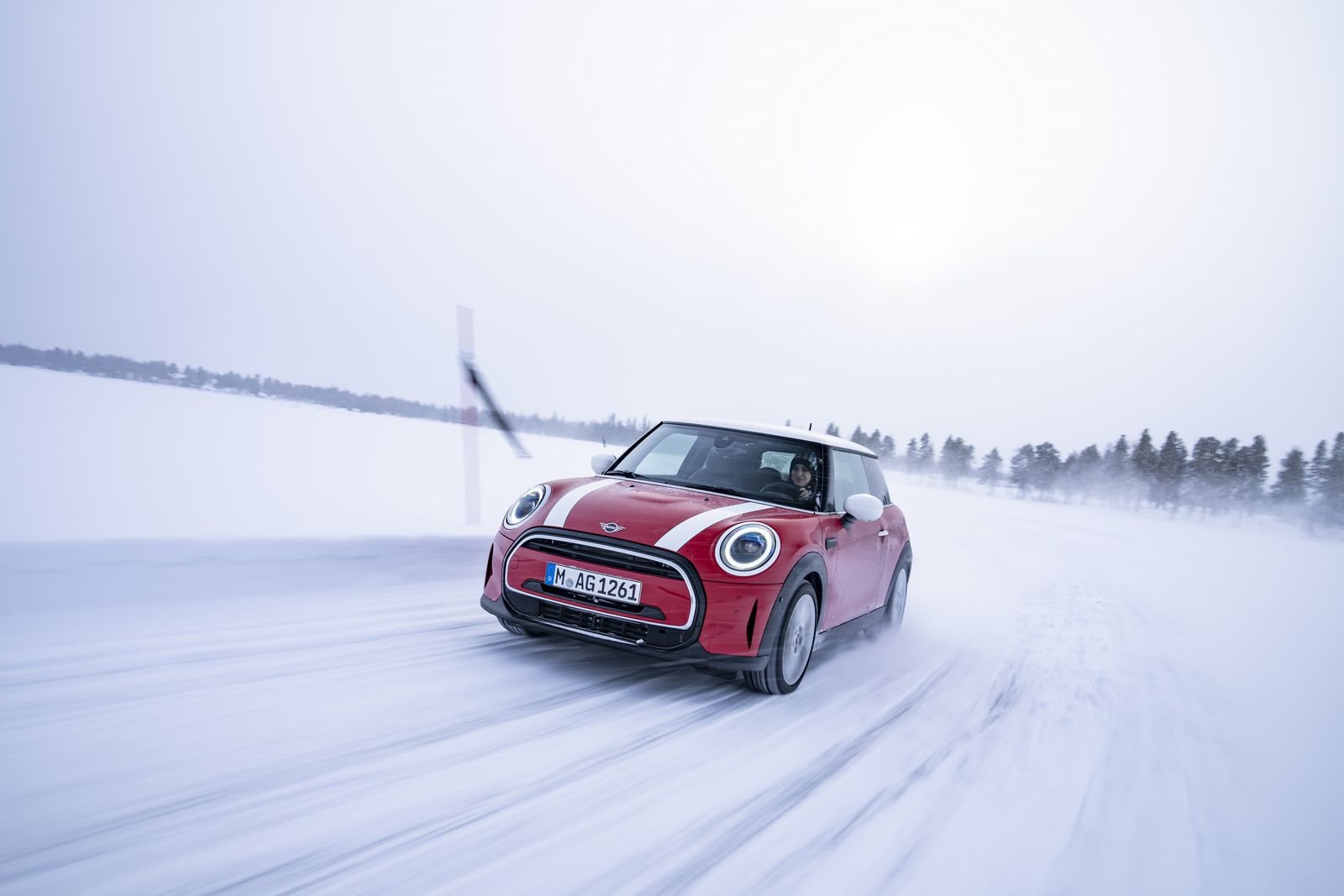 TOTALMENTE ELÉTRICO E REPLETO DE DIVERSÃO AO VOLANTE: O FUTURO MINI 3 PORTAS NA NEVE E NO GELO, foto 99