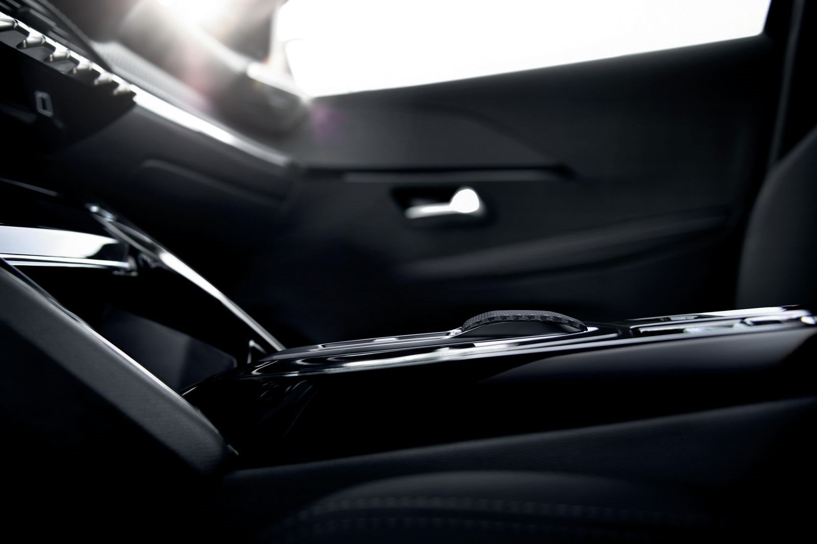 NOVO E ELEGANTE COMANDO DA CAIXA DE CÂMBIOS AUTOMÁTICA NOS PEUGEOT 208 E 2008, foto 2