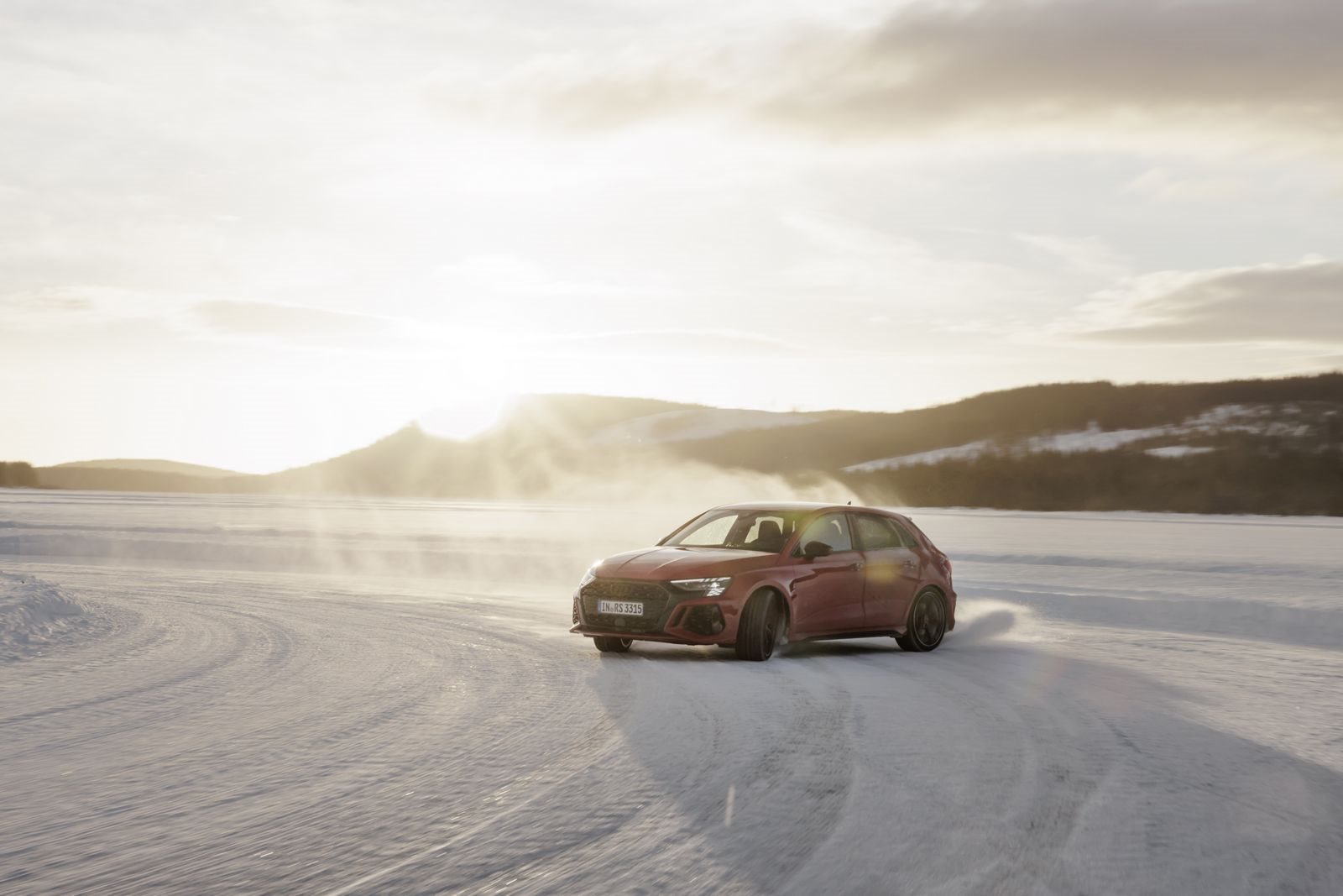 AUDI RS 3: DANÇANDO SOBRE A NEVE, foto 4