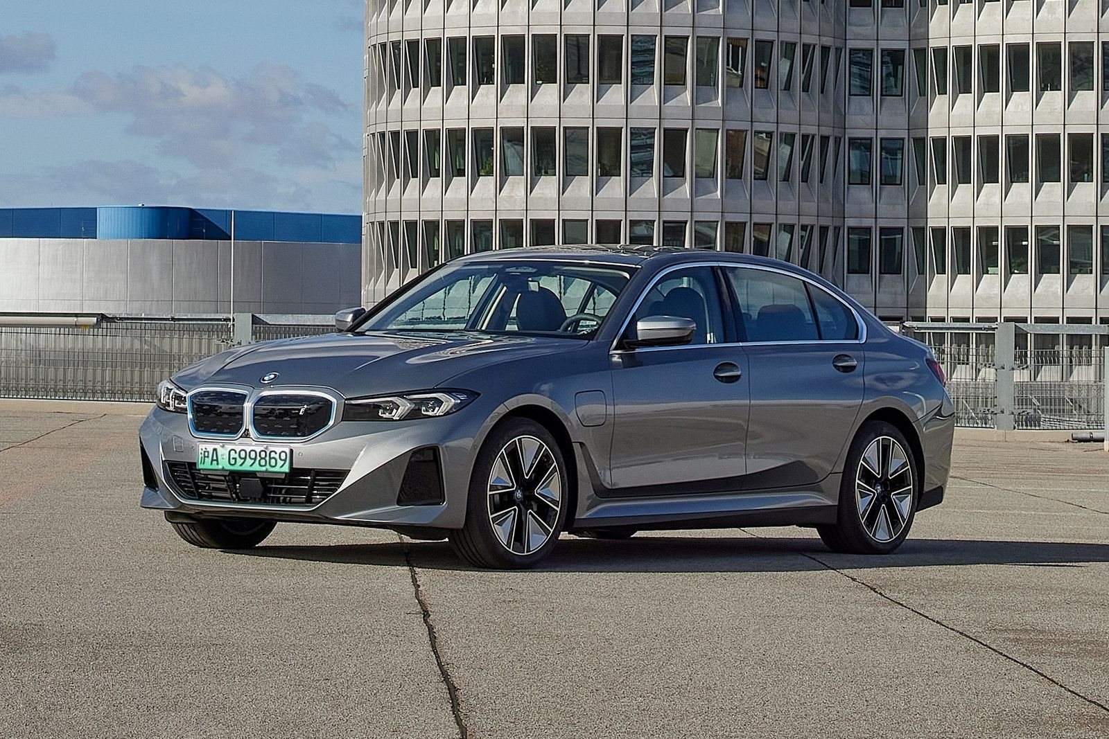O PRIMEIRO BMW SÉRIE 3 ELÉTRICO, ESPECIALMENTE FEITO PARA A CHINA, É APRESENTADO E CHEGARÁ AO MERCADO EM MAIO, foto 1
