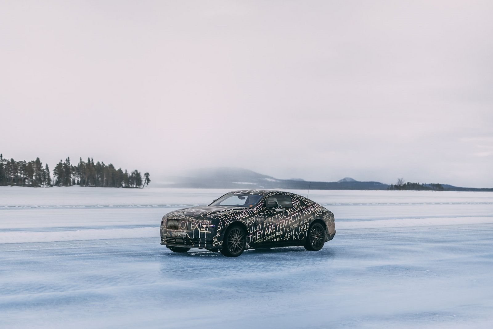 ROLLS-ROYCE SPECTRE: O LUXUOSO ELÉTRICO SE ATREVE NO GELO E NA NEVE, foto 2