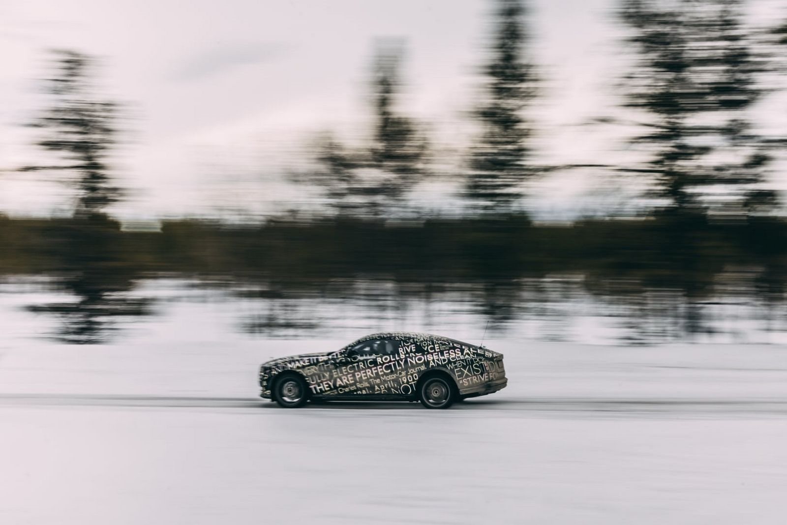 ROLLS-ROYCE SPECTRE: O LUXUOSO ELÉTRICO SE ATREVE NO GELO E NA NEVE, foto 4