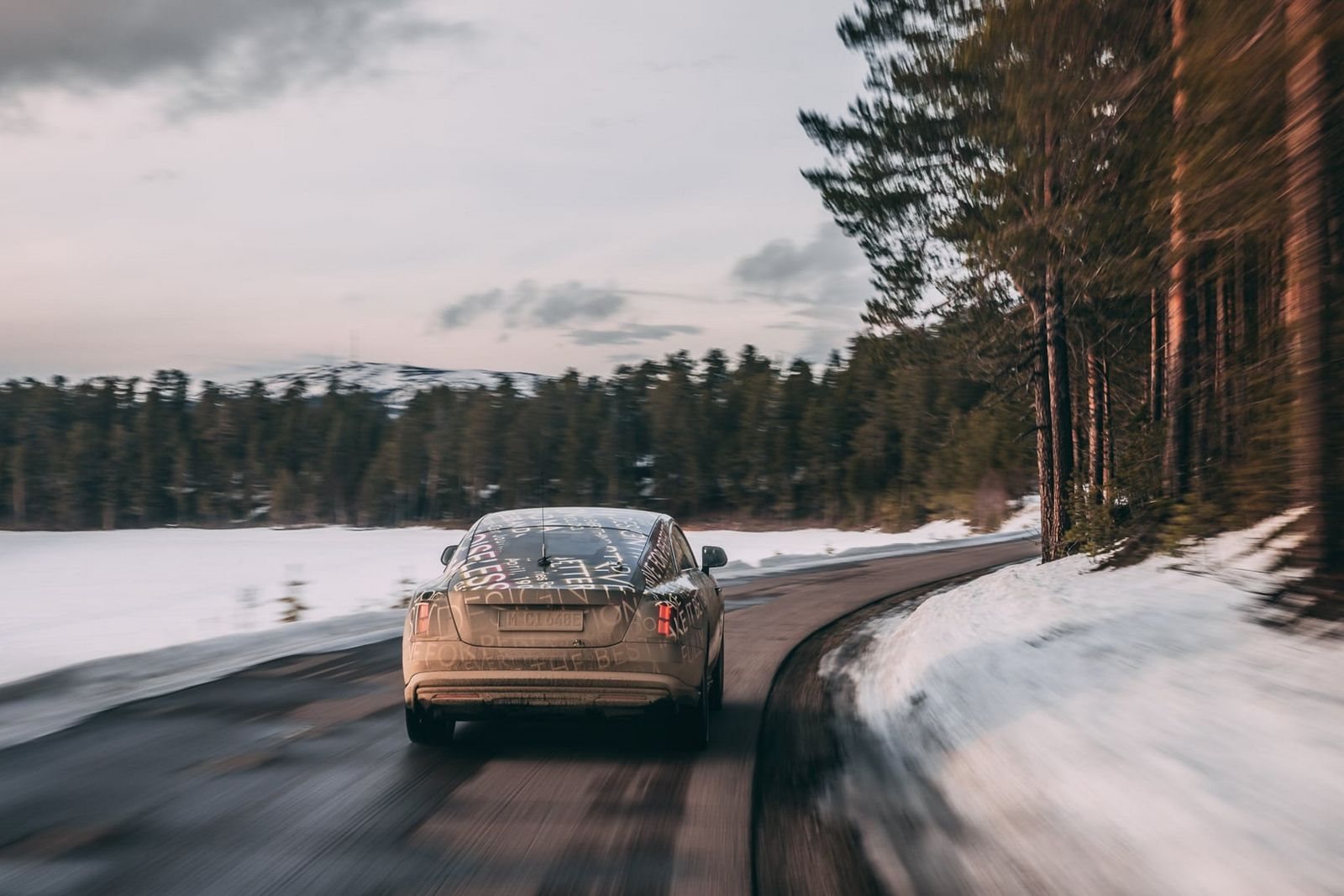 ROLLS-ROYCE SPECTRE: O LUXUOSO ELÉTRICO SE ATREVE NO GELO E NA NEVE, foto 7