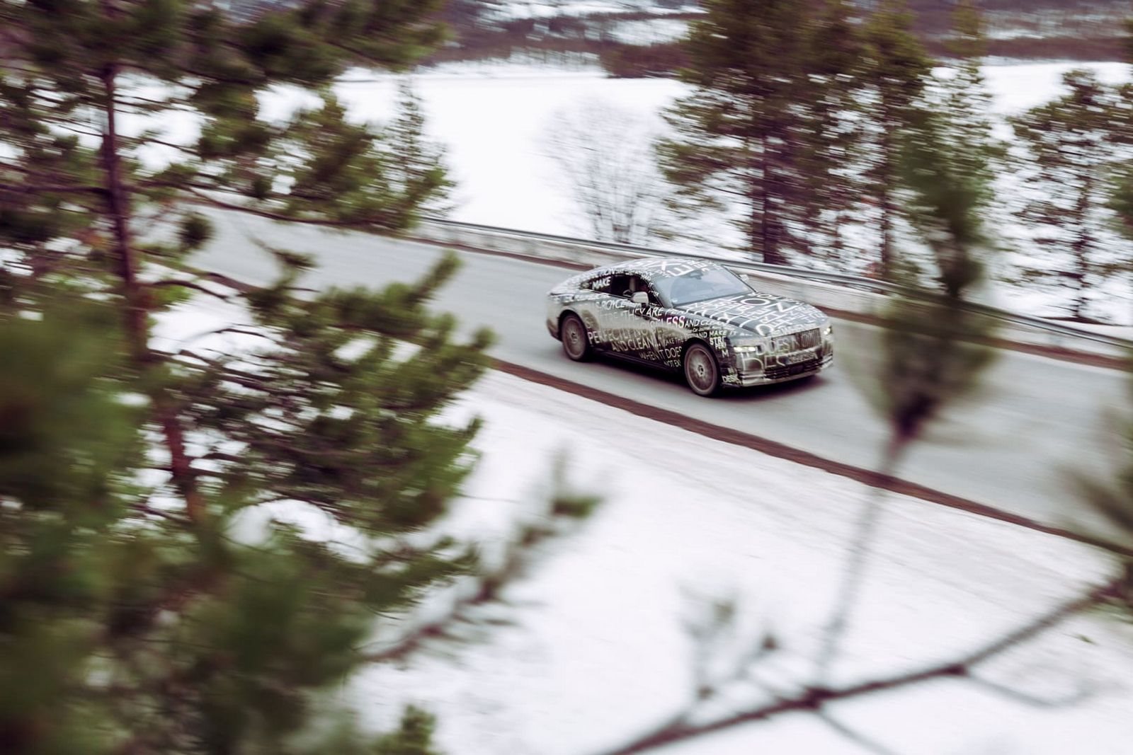 ROLLS-ROYCE SPECTRE: O LUXUOSO ELÉTRICO SE ATREVE NO GELO E NA NEVE, foto 8