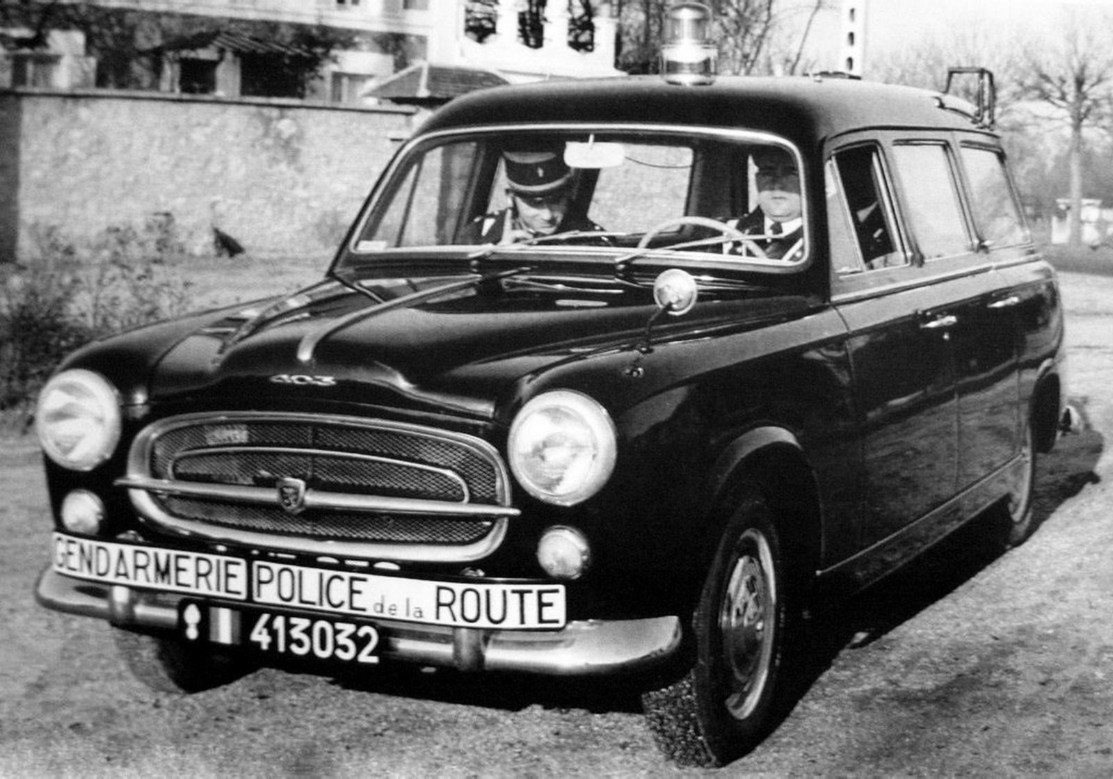 DO 202 AO 3008 HYBRID: A GRANDE HISTÓRIA DA GENDARMERIE COM A PEUGEOT, foto 2