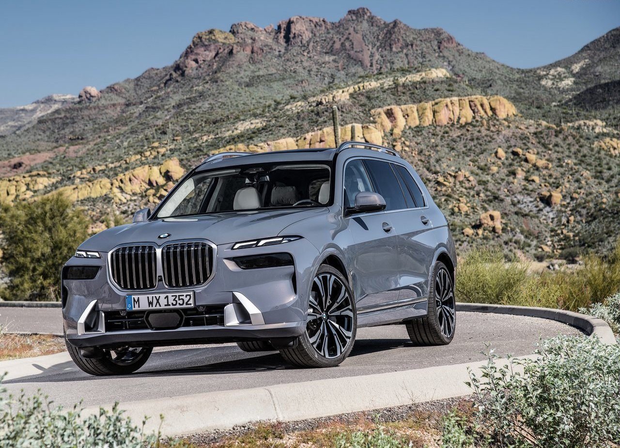 NOVO BMW X7 GANHA VISUAL ATUALIZADO, MOTOR COM SISTEMA MILD HYBRID E INTERIOR DO iX, foto 1