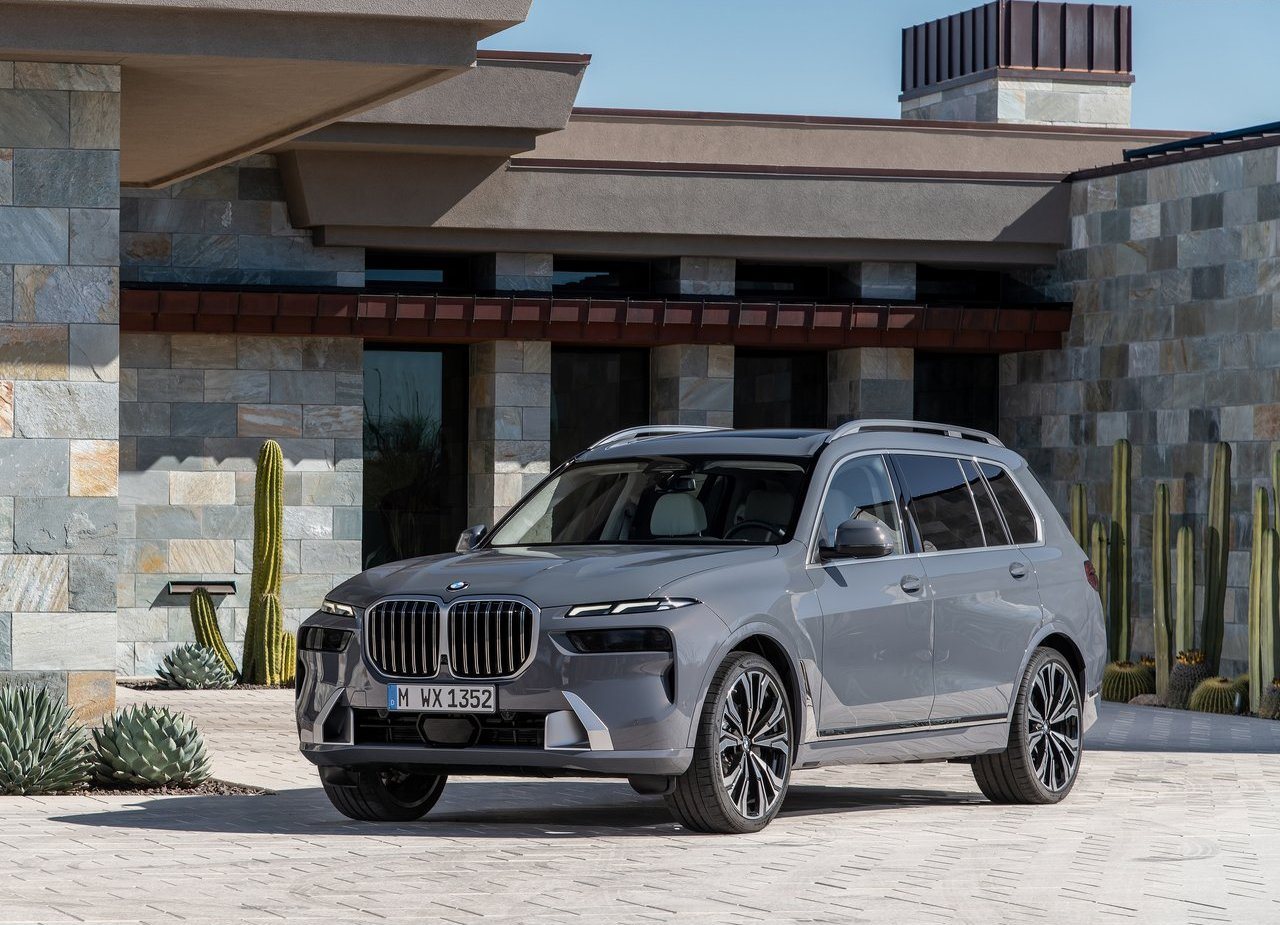 NOVO BMW X7 GANHA VISUAL ATUALIZADO, MOTOR COM SISTEMA MILD HYBRID E INTERIOR DO iX, foto 2