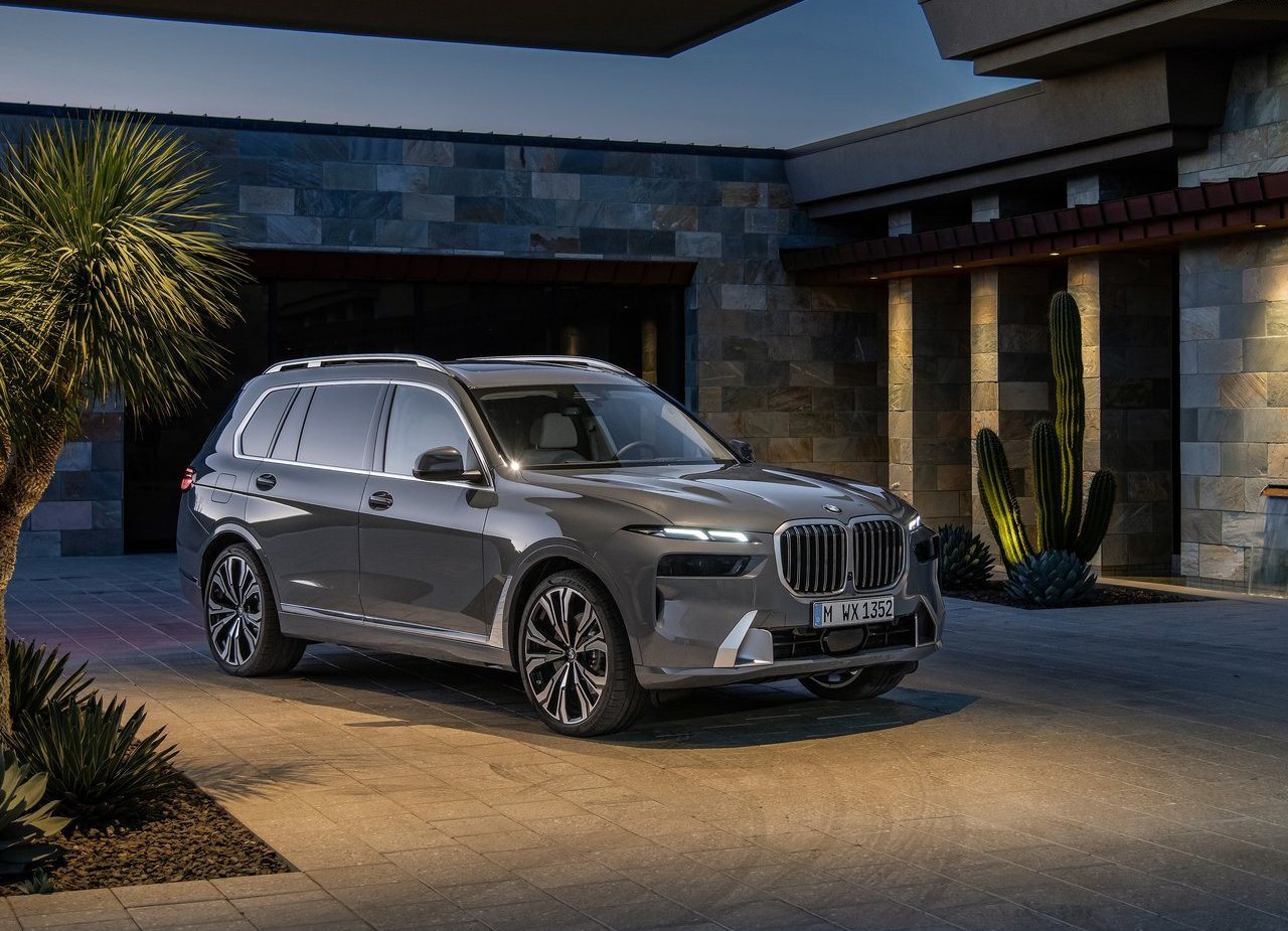 NOVO BMW X7 GANHA VISUAL ATUALIZADO, MOTOR COM SISTEMA MILD HYBRID E INTERIOR DO iX, foto 4