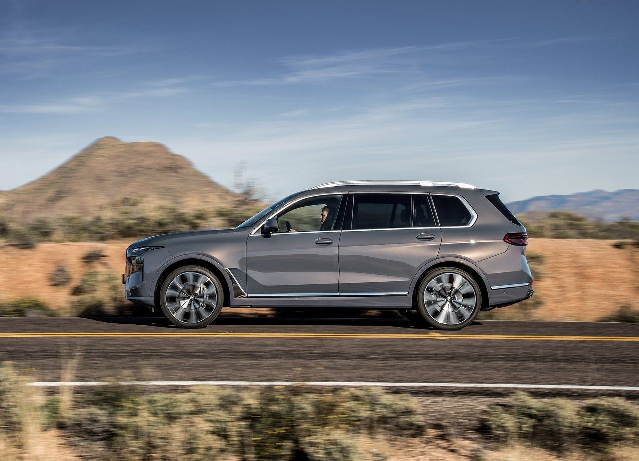 NOVO BMW X7 GANHA VISUAL ATUALIZADO, MOTOR COM SISTEMA MILD HYBRID E INTERIOR DO iX, foto 28