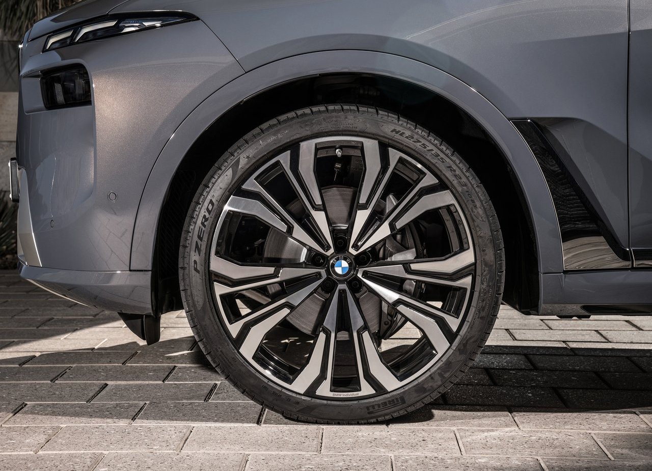 NOVO BMW X7 GANHA VISUAL ATUALIZADO, MOTOR COM SISTEMA MILD HYBRID E INTERIOR DO iX, foto 85