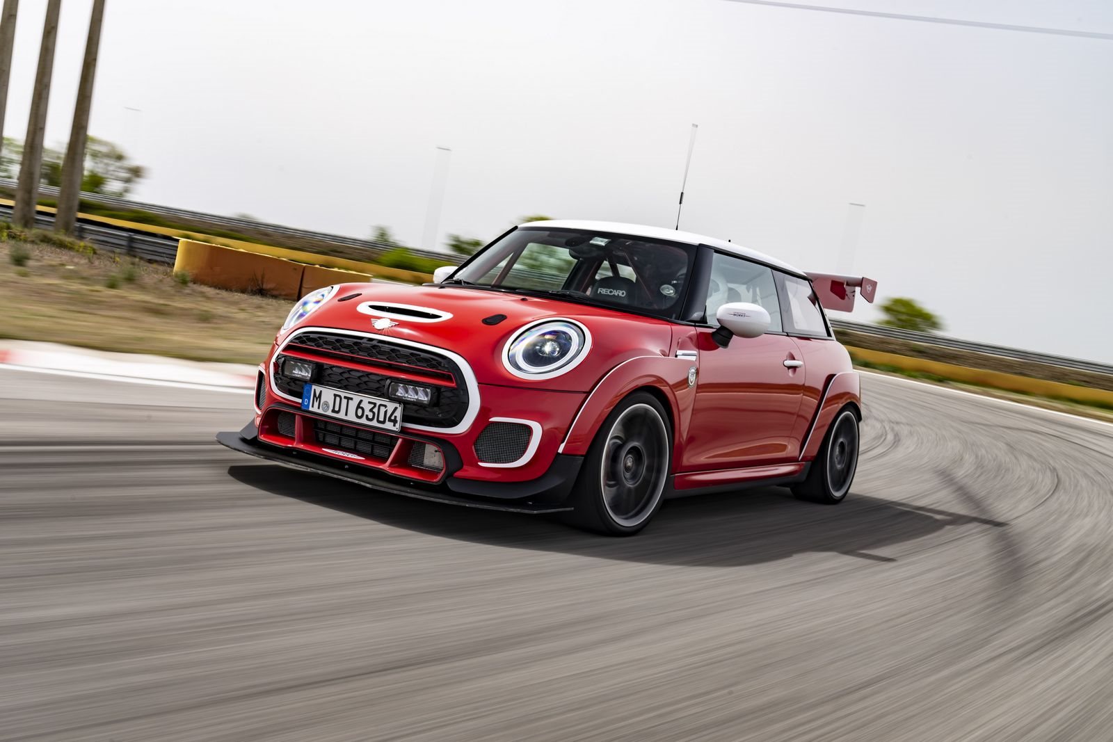 MINI JOHN COOPER WORKS COMPLETA OUTRO MARCO EM SEU CAMINHO PARA AS 24 HORAS DE NÜRBURGRING, foto 3