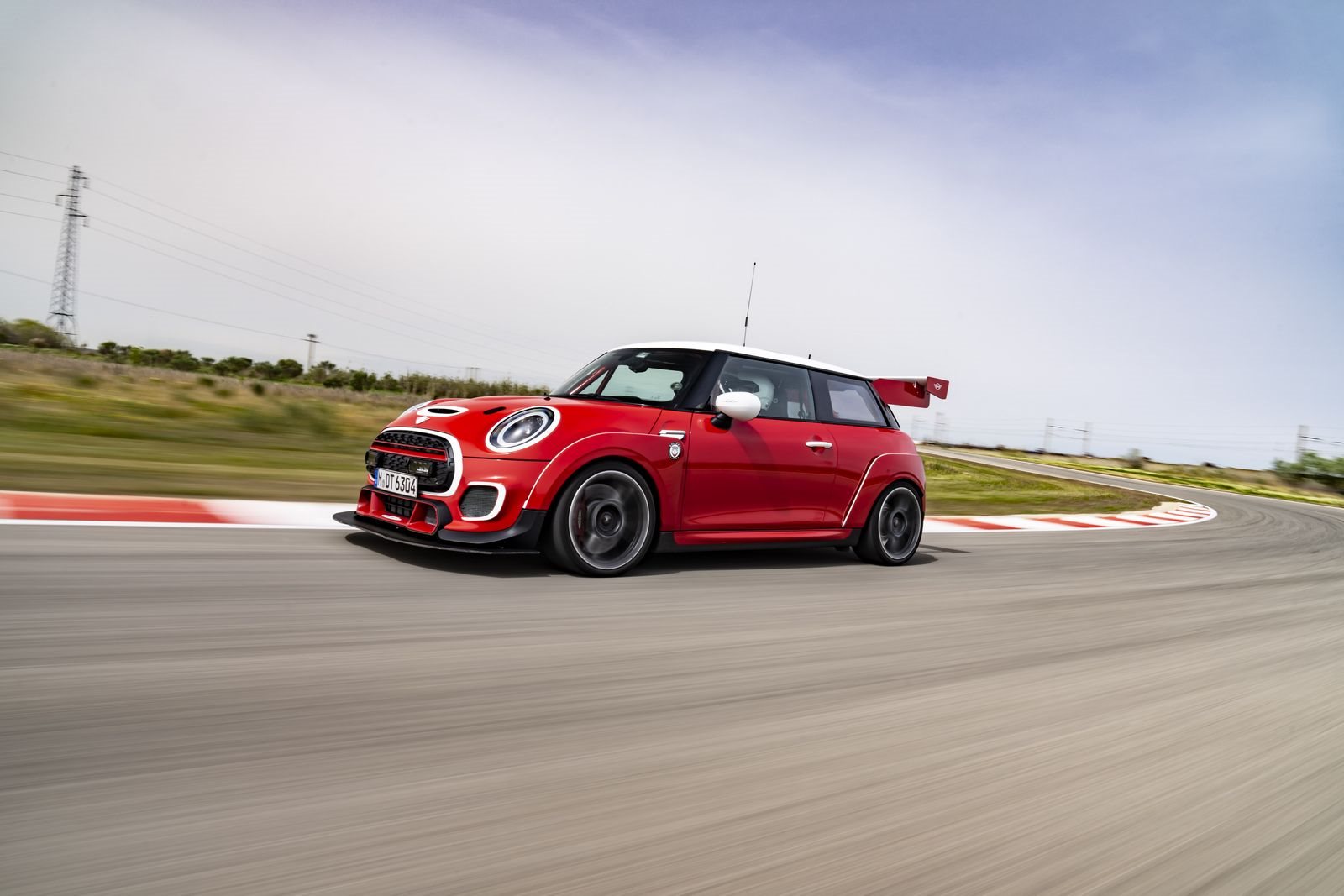 MINI JOHN COOPER WORKS COMPLETA OUTRO MARCO EM SEU CAMINHO PARA AS 24 HORAS DE NÜRBURGRING, foto 4