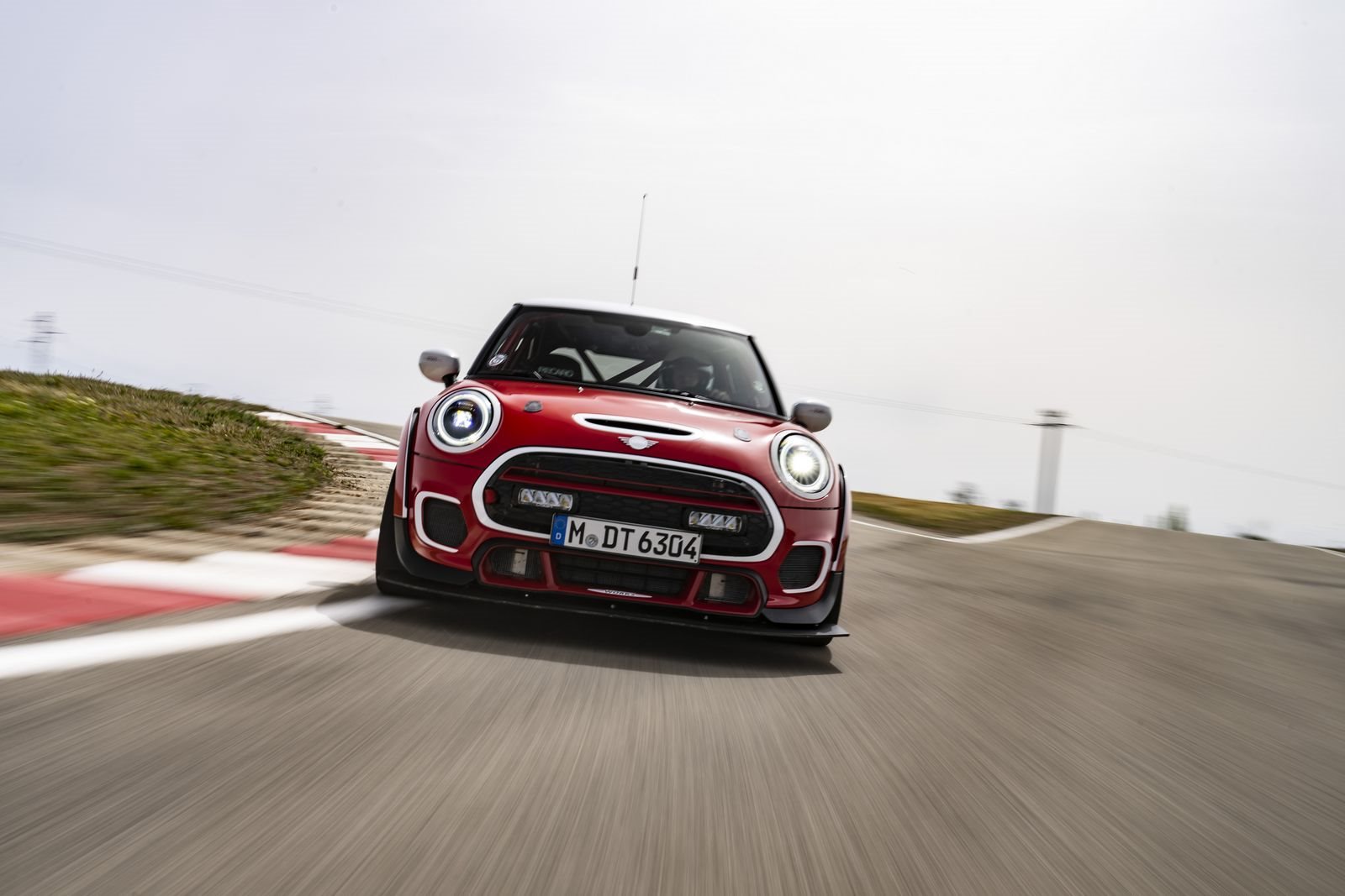 MINI JOHN COOPER WORKS COMPLETA OUTRO MARCO EM SEU CAMINHO PARA AS 24 HORAS DE NÜRBURGRING, foto 6