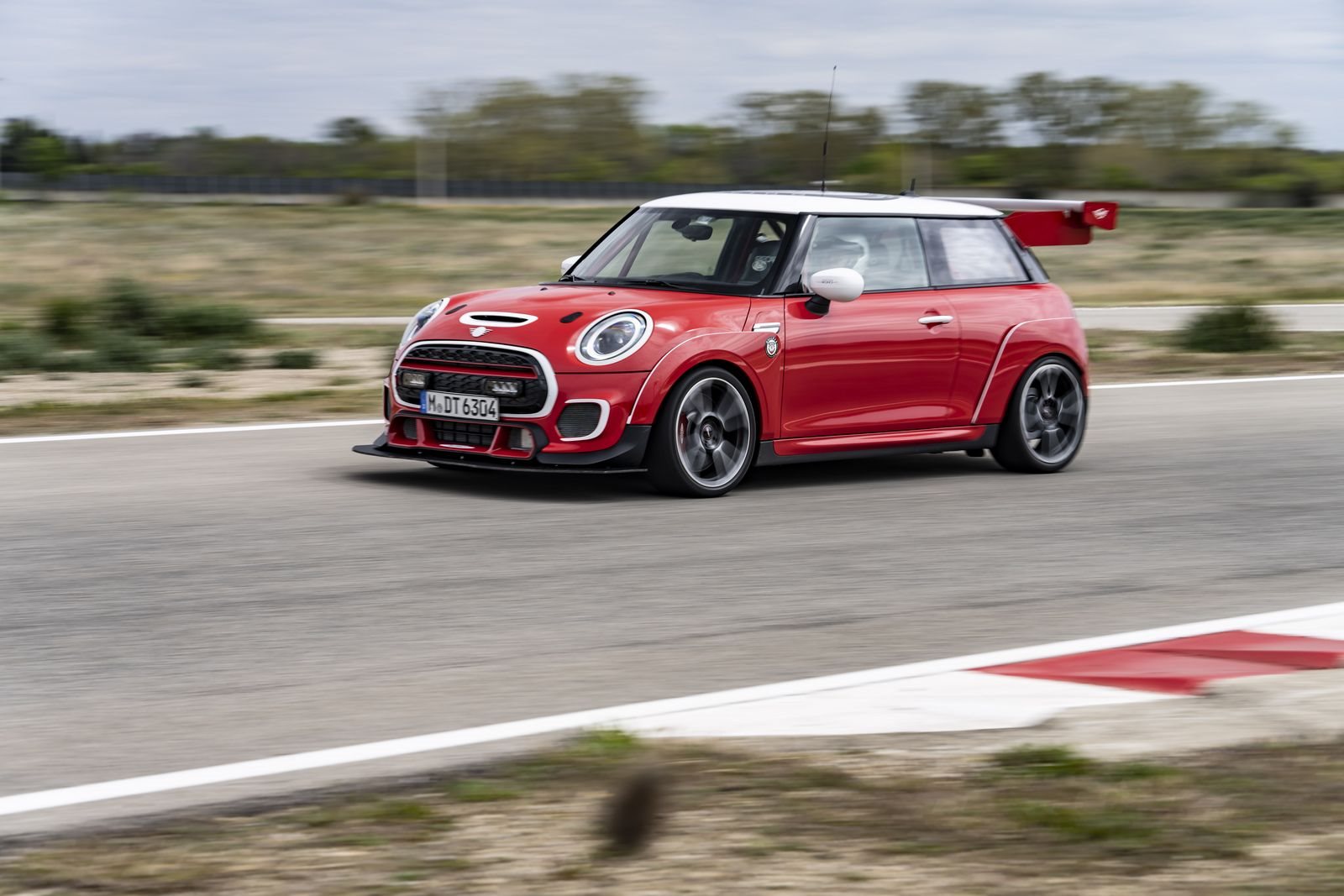 MINI JOHN COOPER WORKS COMPLETA OUTRO MARCO EM SEU CAMINHO PARA AS 24 HORAS DE NÜRBURGRING, foto 15