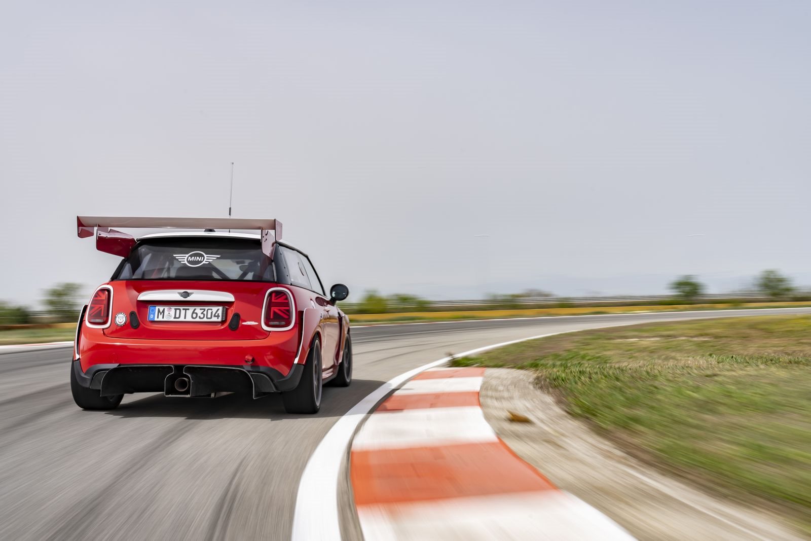 MINI JOHN COOPER WORKS COMPLETA OUTRO MARCO EM SEU CAMINHO PARA AS 24 HORAS DE NÜRBURGRING, foto 17