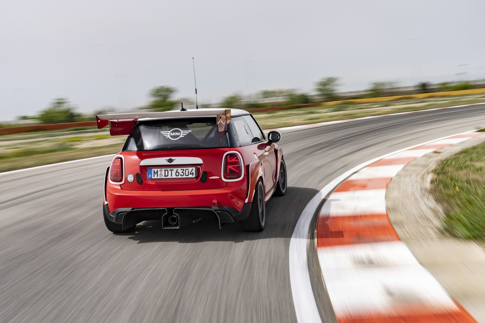 MINI JOHN COOPER WORKS COMPLETA OUTRO MARCO EM SEU CAMINHO PARA AS 24 HORAS DE NÜRBURGRING, foto 18