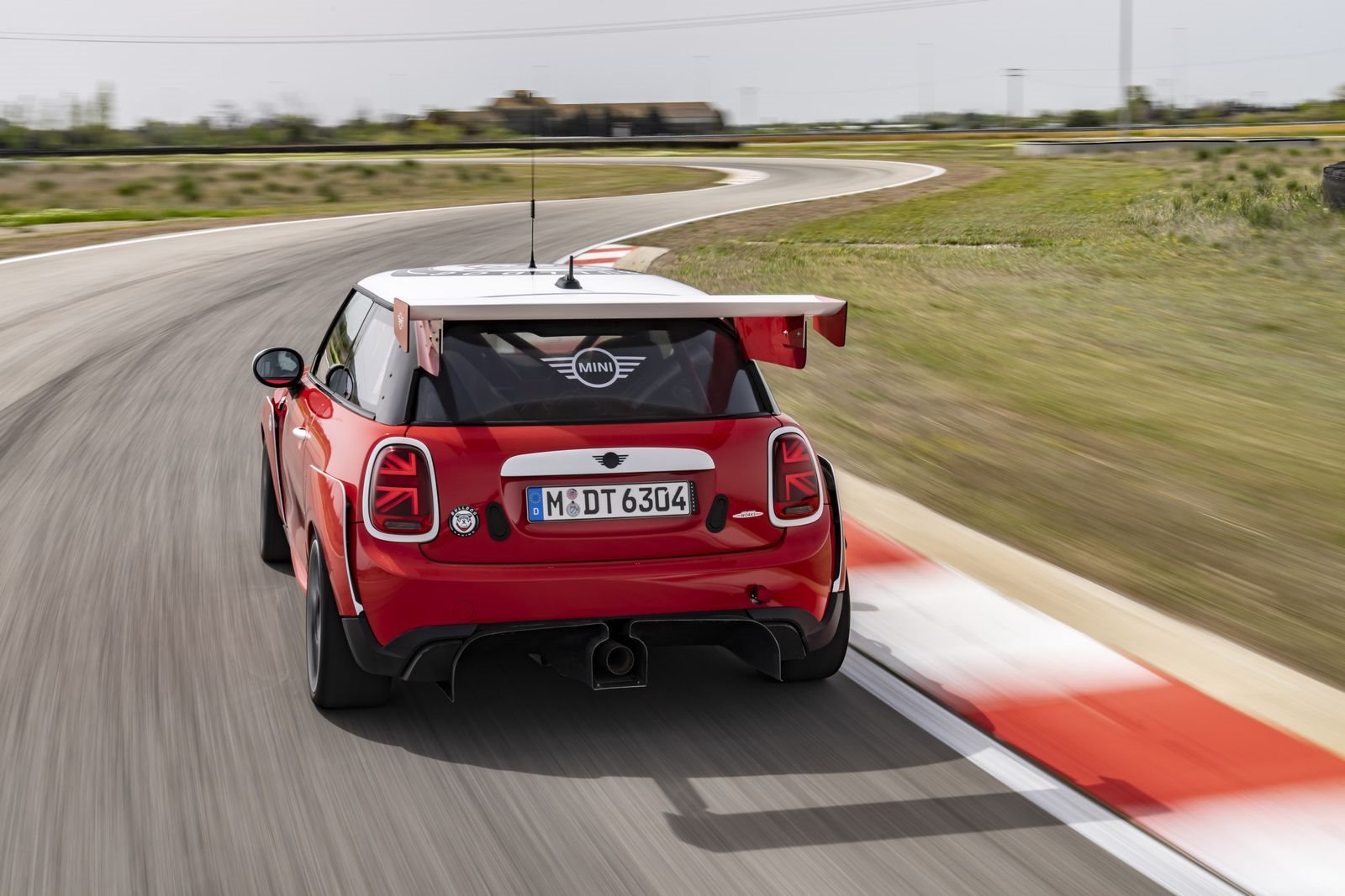 MINI JOHN COOPER WORKS COMPLETA OUTRO MARCO EM SEU CAMINHO PARA AS 24 HORAS DE NÜRBURGRING, foto 24