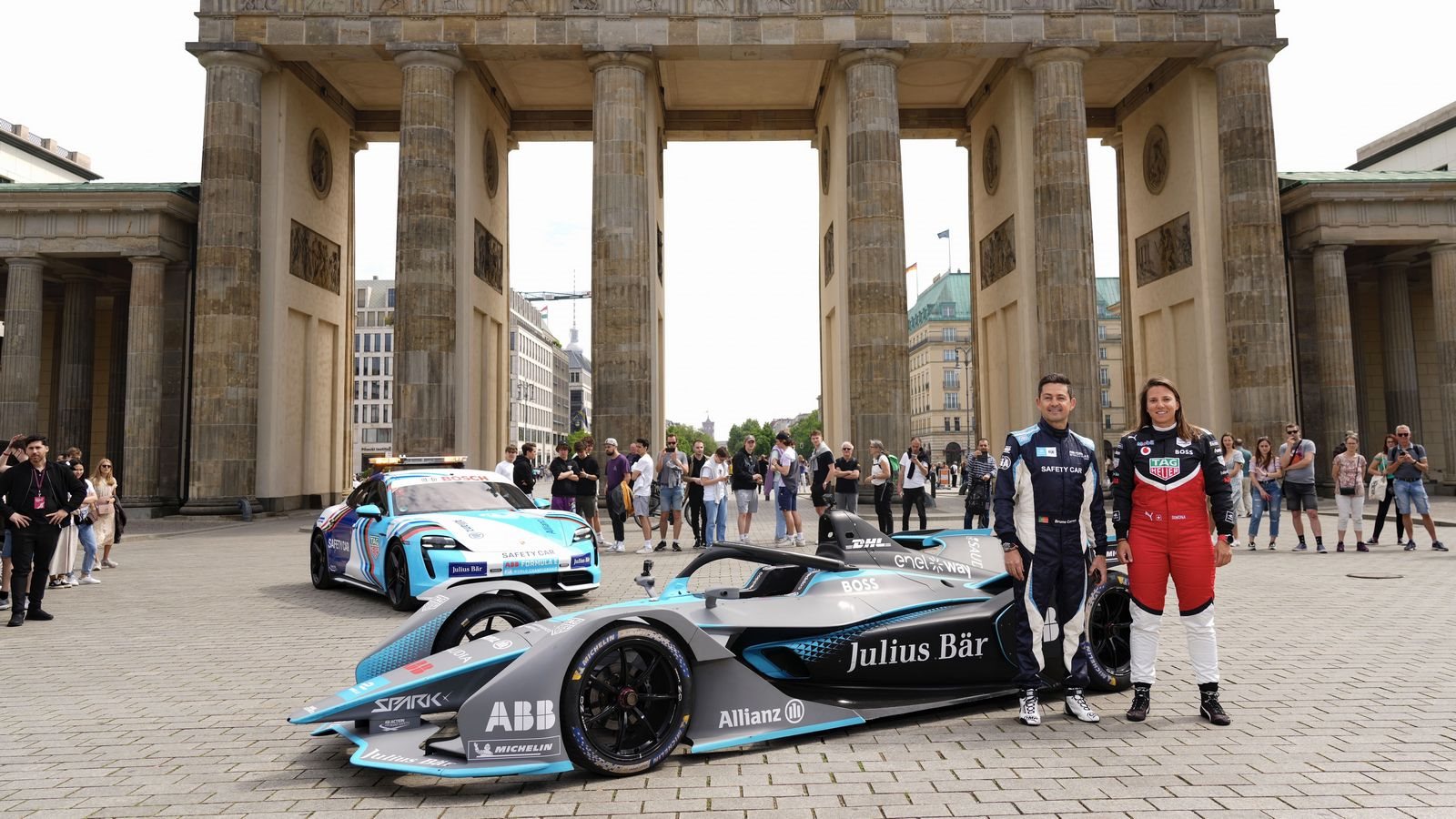 PORSCHE TAYCAN: SAFETY CAR DA FÓRMULA E RODA PELAS RUAS DE BERLIN, foto 4