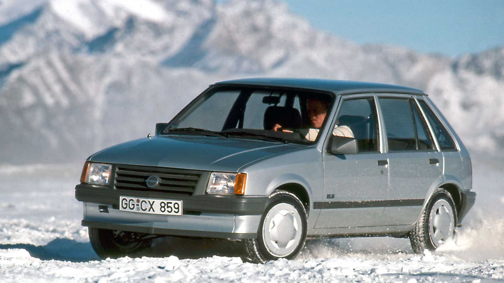 OPEL CORSA A: A GRANDE APOSTA DA MARCA DE RÜSSELSHEIM, foto 3
