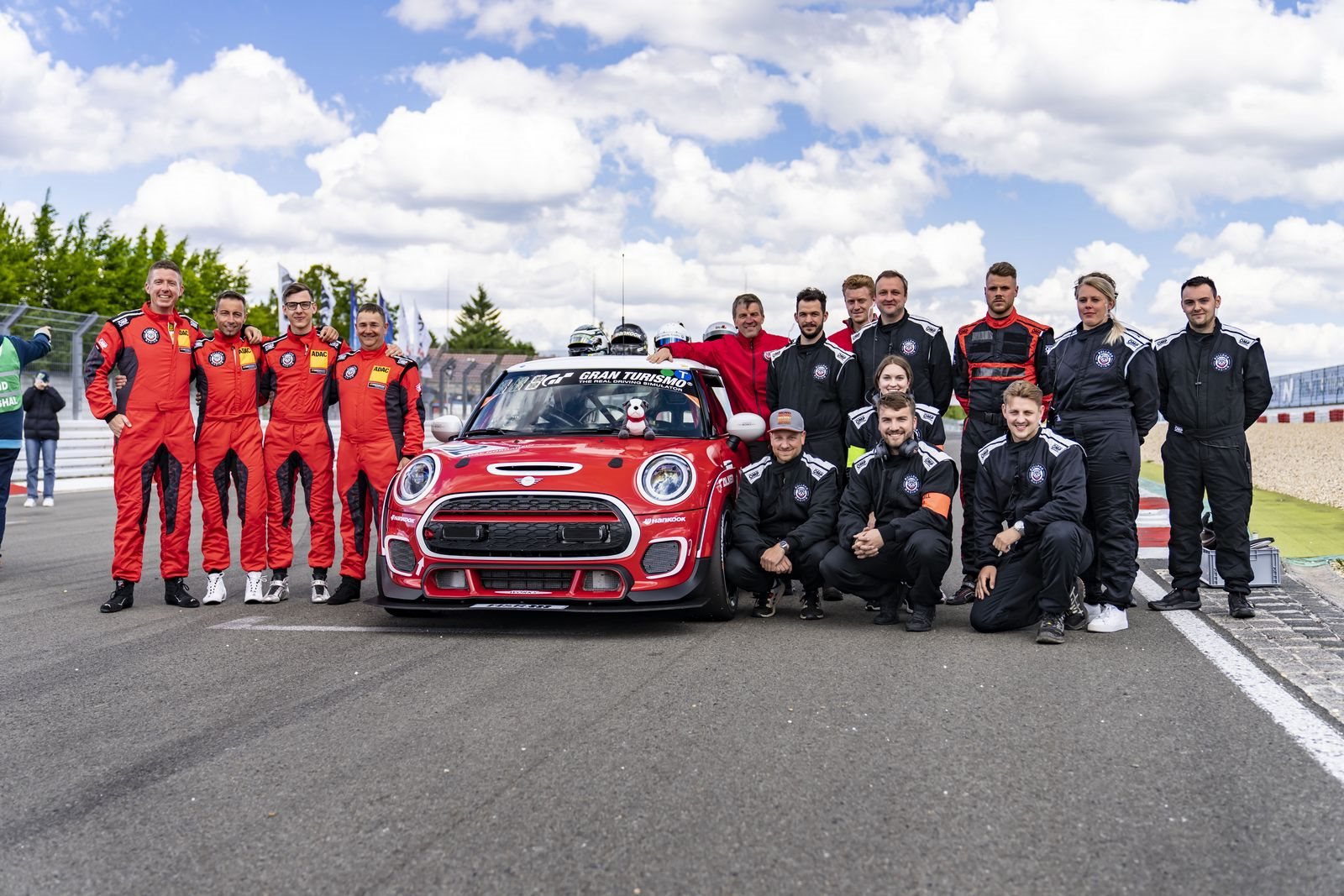 BRAVO ESFORÇO DO MINI JOHN COOPER WORKS NAS LENDÁRIAS 24 HORAS DE NÜRBURGRING, foto 1
