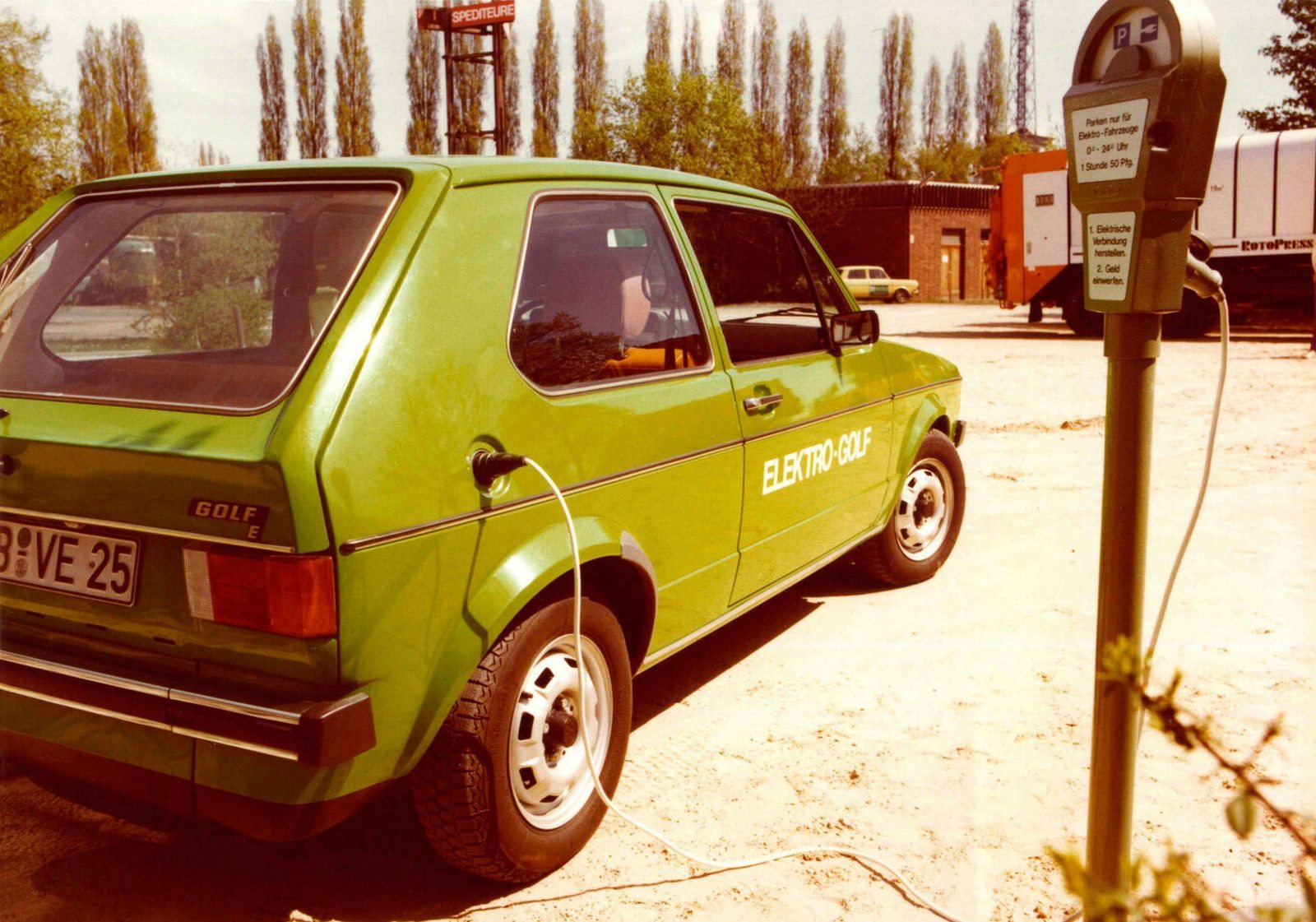 VOLKSWAGEN GOLF CITY STROMER: OS GOLF ELÉTRICOS NÃO NASCERAM NOS ANOS 2000, JÁ EXISTIAM DESDE OS ANOS 70, foto 8
