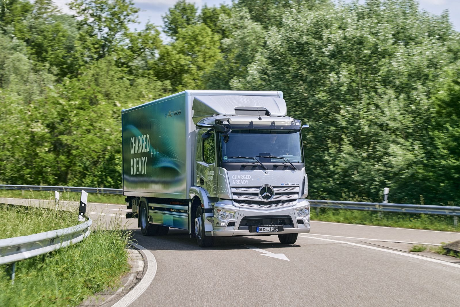 MERCEDES-BENZ TRUCKS CONTINUA A IMPULSIONAR A ELETRIFICAÇÃO - eACTROS LONG HAUL CHEGA ÀS ESTRADAS EM 2022, foto 3