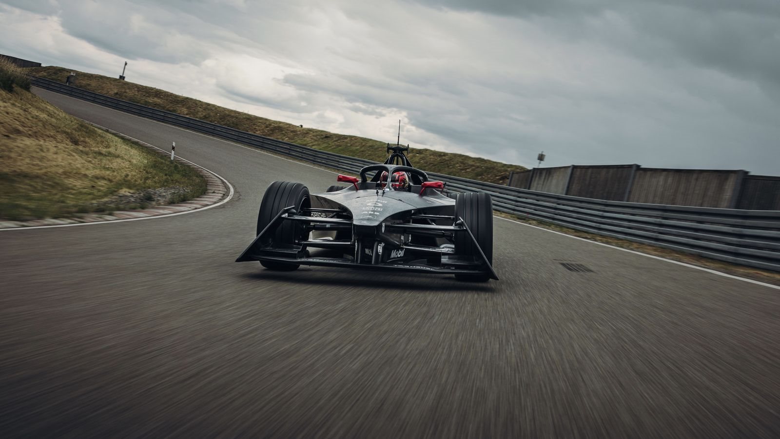 O NOVO MONOLUGAR ELÉTRICO GEN3 DA PORSCHE JÁ RODA EM CIRCUITO, foto 2