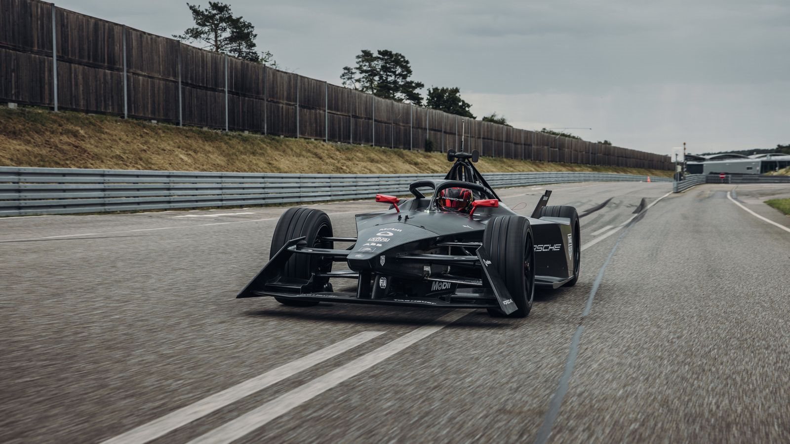 O NOVO MONOLUGAR ELÉTRICO GEN3 DA PORSCHE JÁ RODA EM CIRCUITO, foto 3