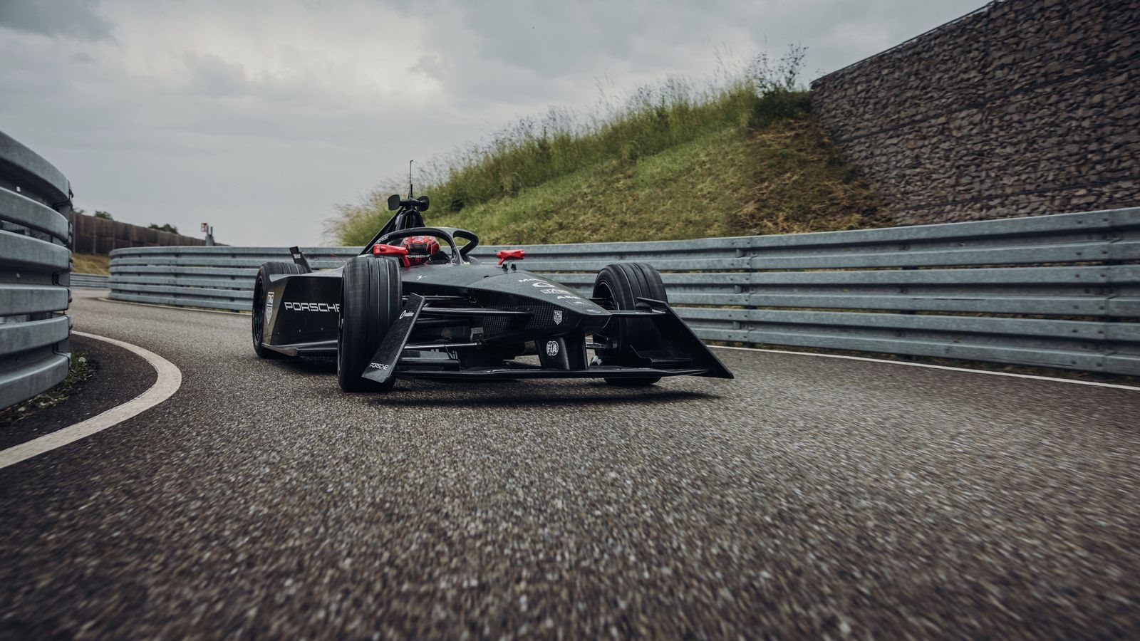 O NOVO MONOLUGAR ELÉTRICO GEN3 DA PORSCHE JÁ RODA EM CIRCUITO, foto 4