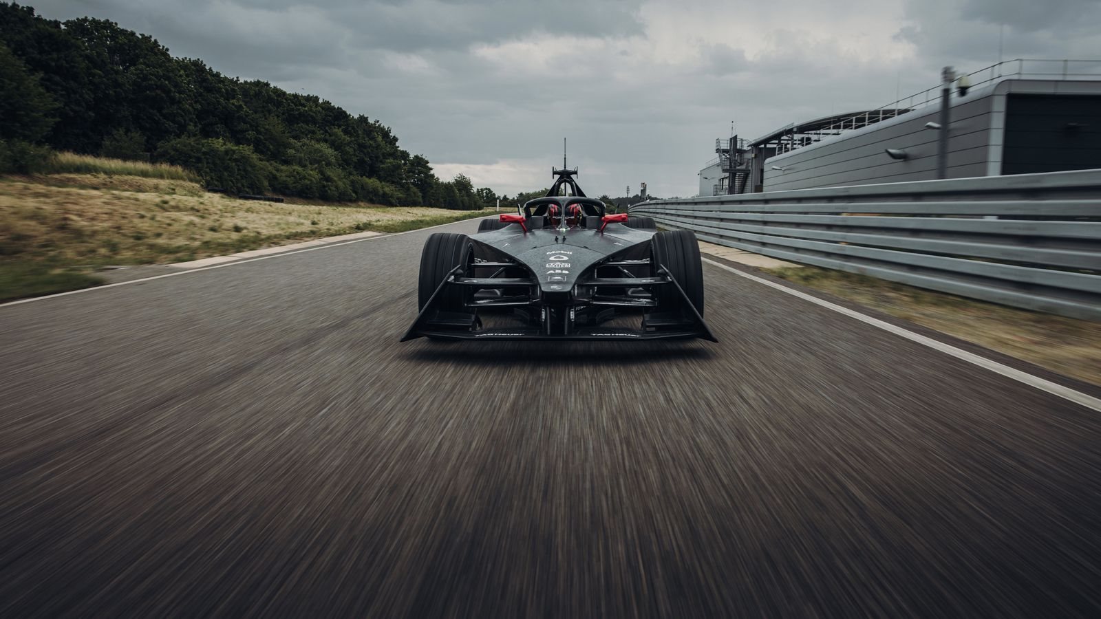 O NOVO MONOLUGAR ELÉTRICO GEN3 DA PORSCHE JÁ RODA EM CIRCUITO, foto 5
