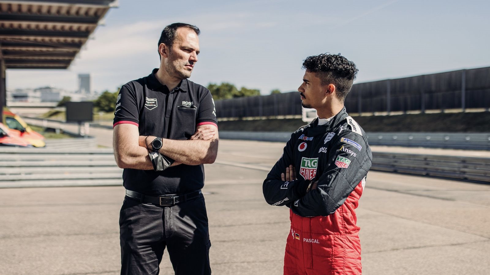 O NOVO MONOLUGAR ELÉTRICO GEN3 DA PORSCHE JÁ RODA EM CIRCUITO, foto 10