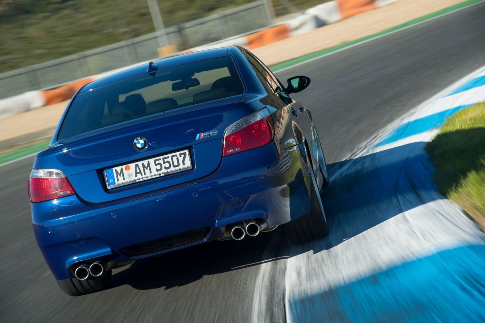 BMW M5 E60: O SEDAN COM CORAÇÃO DE FÓRMULA 1, foto 4