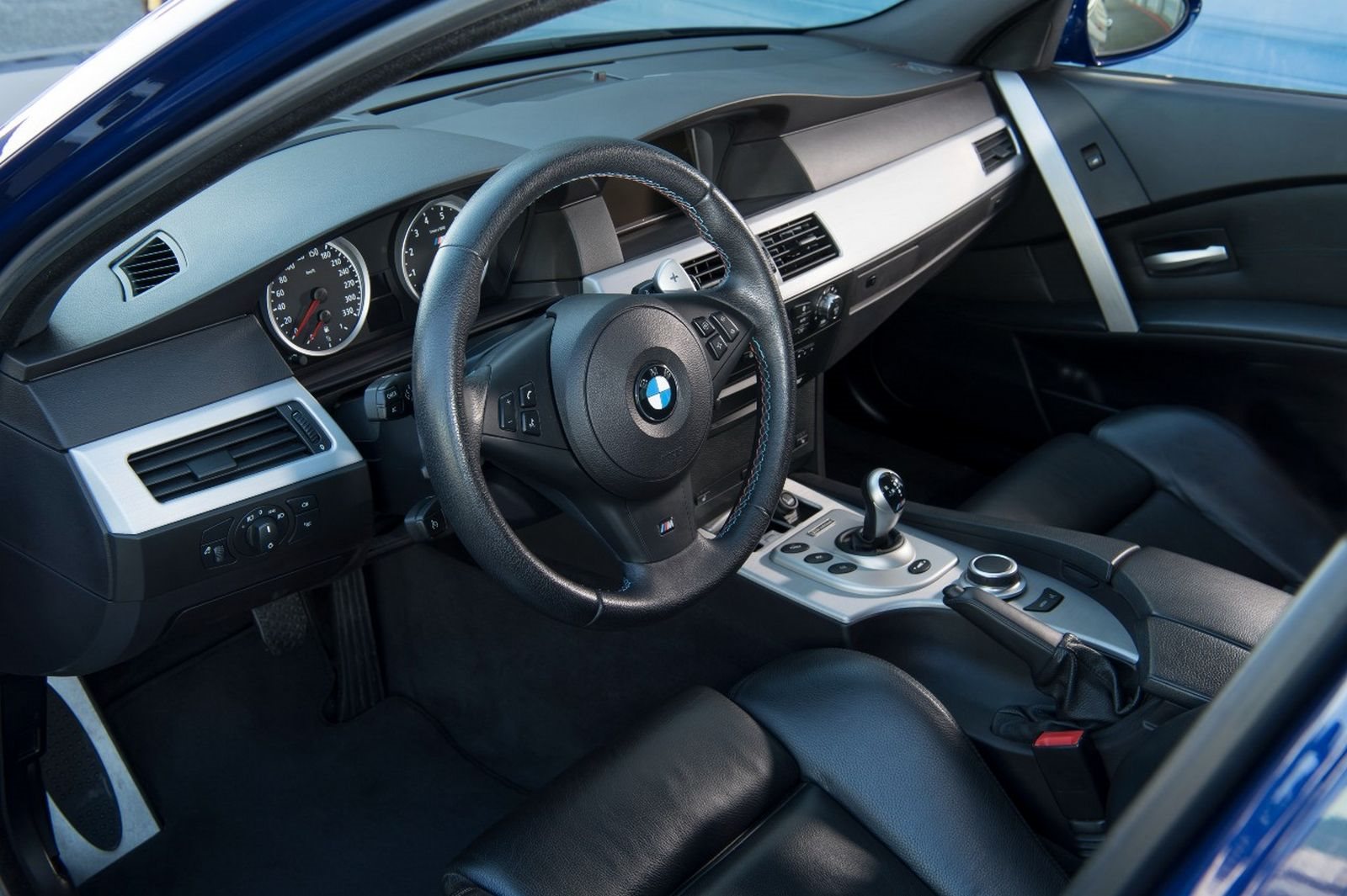 BMW M5 E60: O SEDAN COM CORAÇÃO DE FÓRMULA 1, foto 7