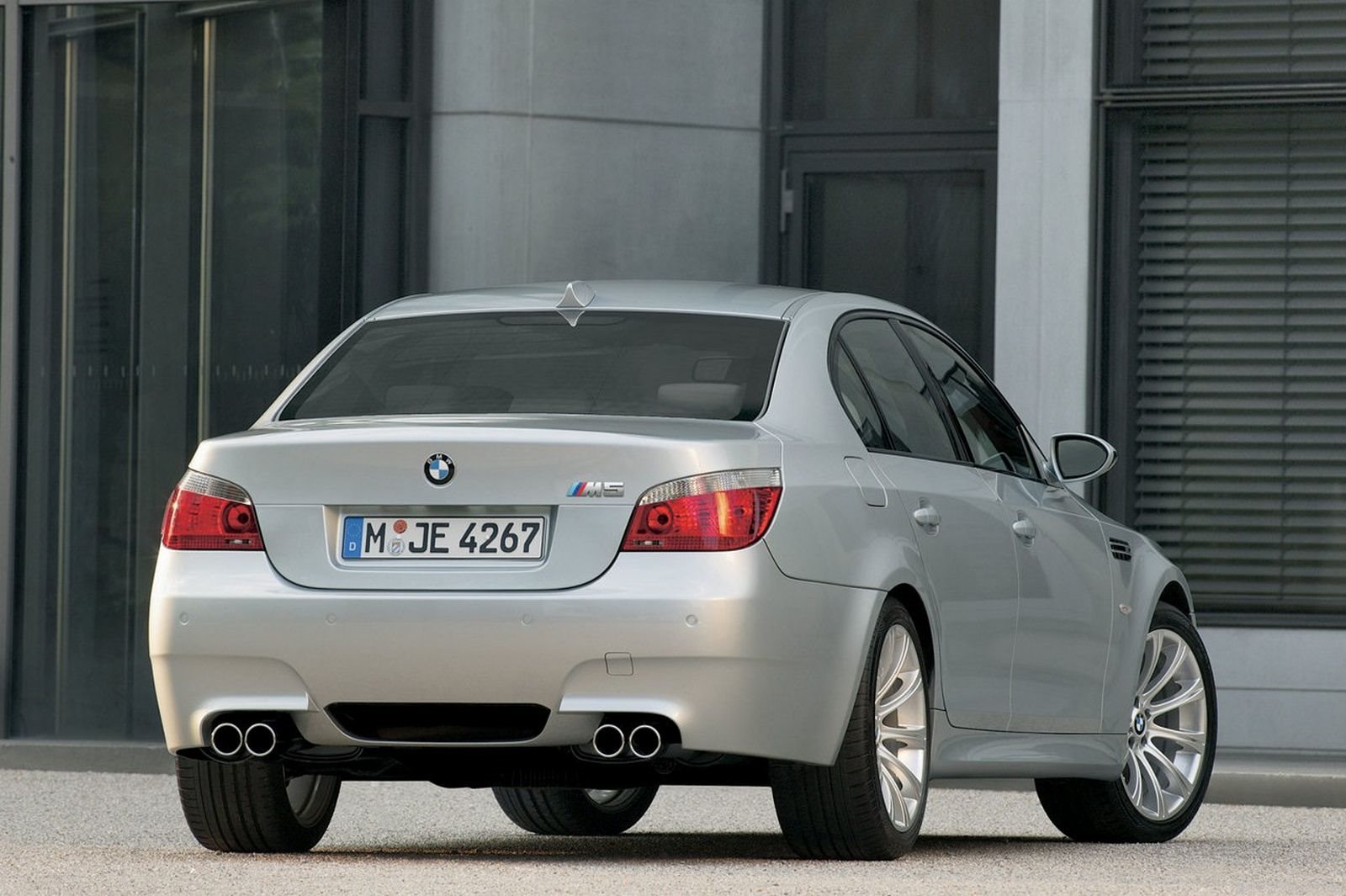 BMW M5 E60: O SEDAN COM CORAÇÃO DE FÓRMULA 1, foto 9