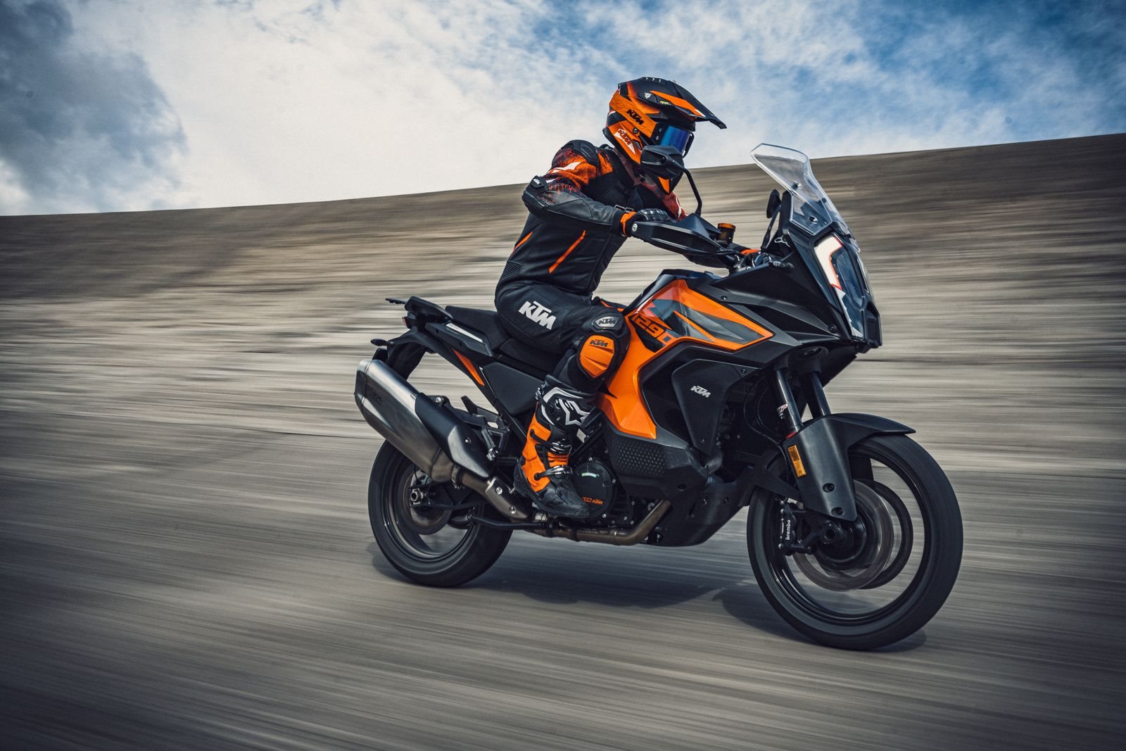 KTM 1290 SUPERADV S CHEGA AO BRASIL COM CONCEITO DE AVENTURA INCOMPARÁVEL, foto 1