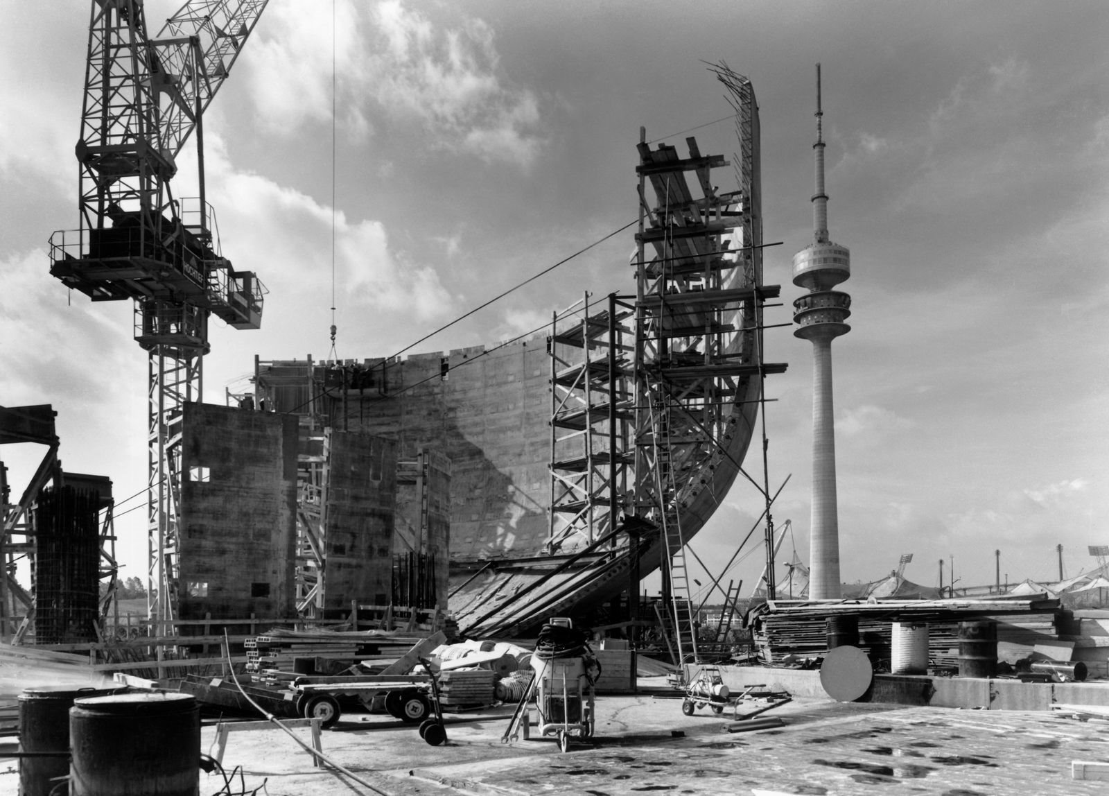 SEDE CENTRAL DA BMW, QUE FOI CONSTRUÍDA PARA DAR FORMA AO FUTURO, CELEBRA SEU 50° ANIVERSÁRIO, foto 39