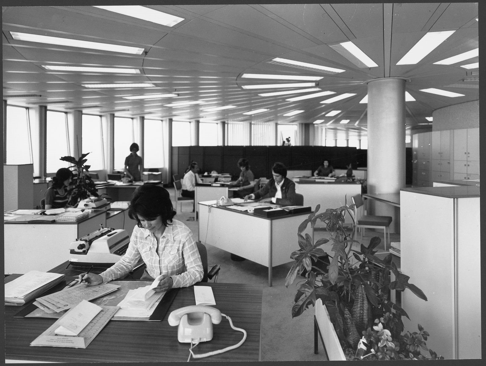 SEDE CENTRAL DA BMW, QUE FOI CONSTRUÍDA PARA DAR FORMA AO FUTURO, CELEBRA SEU 50° ANIVERSÁRIO, foto 43