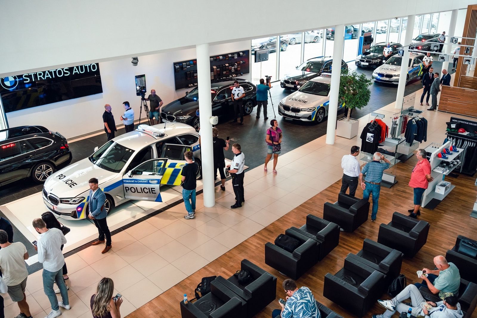 POLÍCIA DA REPÚBLICA CHECA INCORPORA UM BMW 540i xDRIVE TOURING À SUA FROTA, foto 9