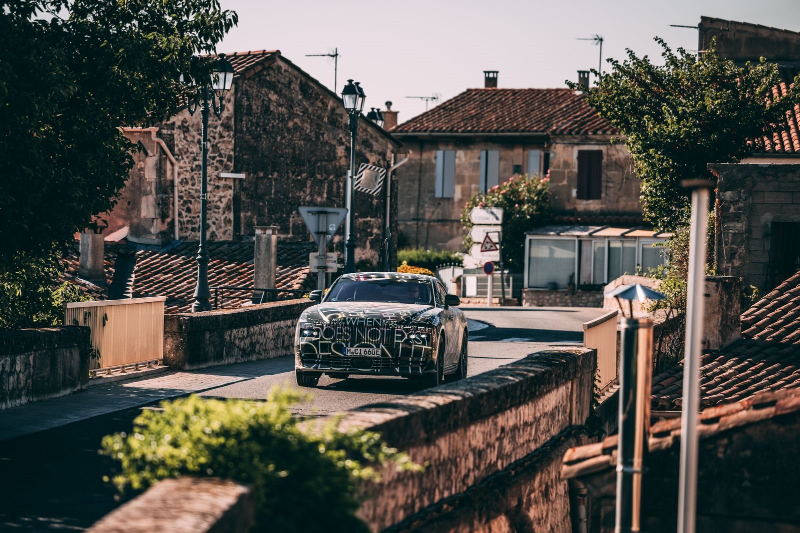 ROLLS-ROYCE SPECTRE SEGUE EM SUA FASE DE TESTES: 2.5 MILHÕES DE QUILÔMETROS EM UM ELÉTRICO, foto 1