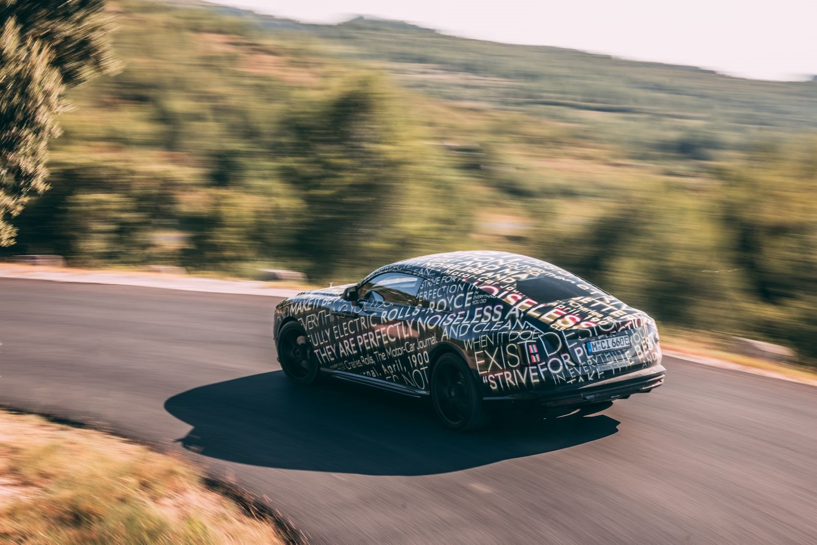 ROLLS-ROYCE SPECTRE SEGUE EM SUA FASE DE TESTES: 2.5 MILHÕES DE QUILÔMETROS EM UM ELÉTRICO, foto 3