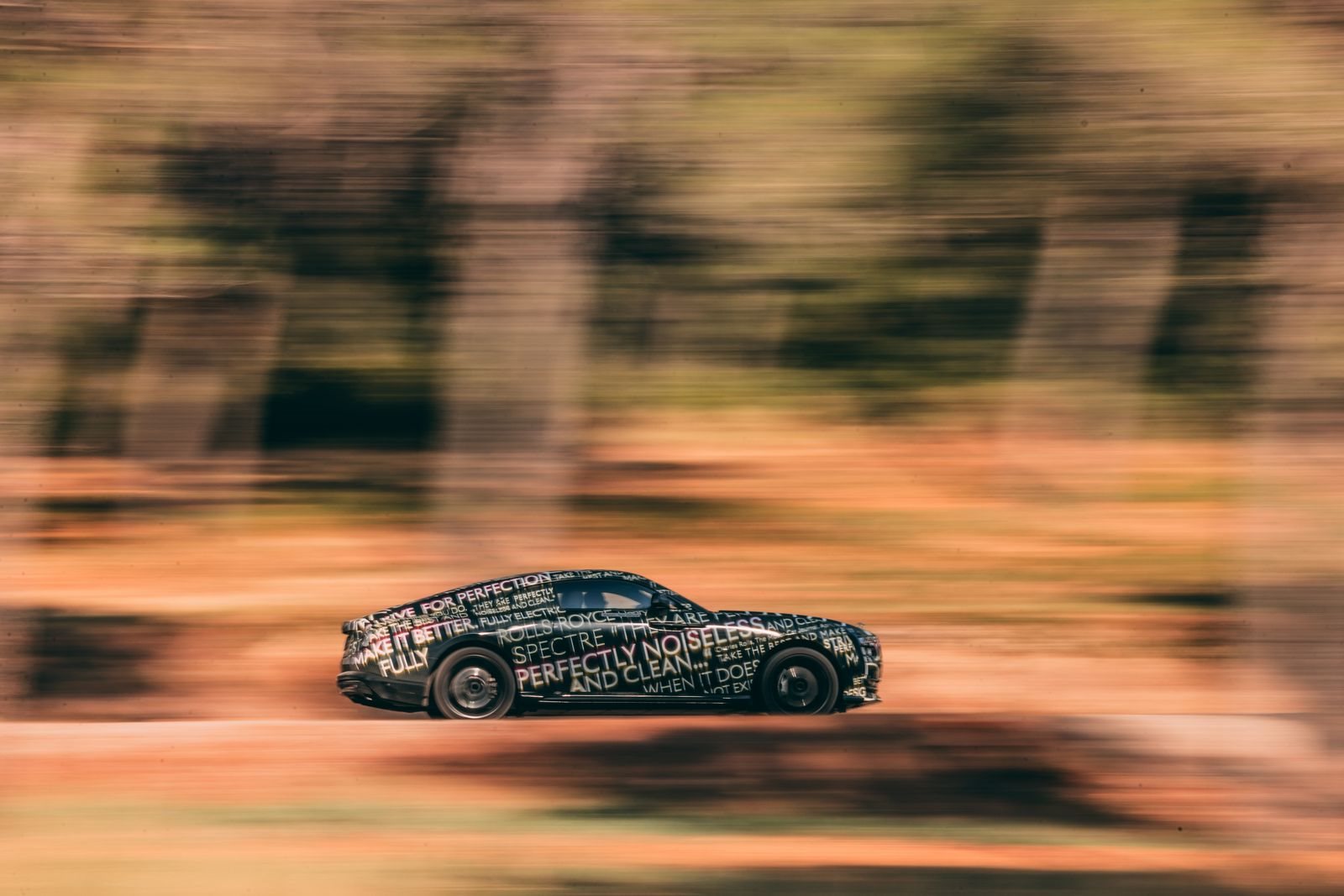 ROLLS-ROYCE SPECTRE SEGUE EM SUA FASE DE TESTES: 2.5 MILHÕES DE QUILÔMETROS EM UM ELÉTRICO, foto 5