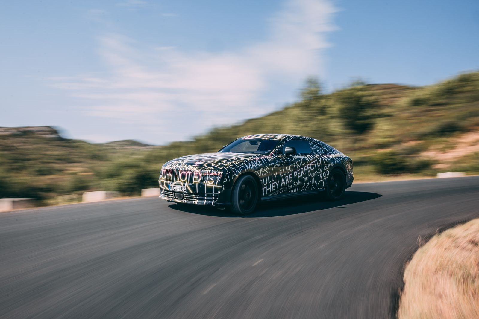 ROLLS-ROYCE SPECTRE SEGUE EM SUA FASE DE TESTES: 2.5 MILHÕES DE QUILÔMETROS EM UM ELÉTRICO, foto 11