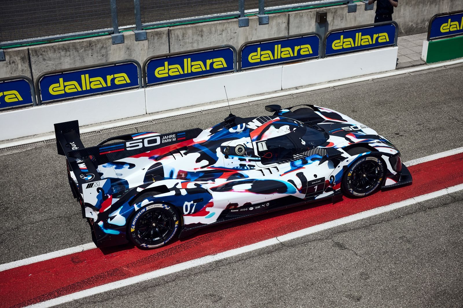 BMW M MOTORSPORT REGRESSA A LE MANS COM O BMW M HYBRID V8, 25 ANOS DEPOIS DE SUA VITÓRIA, foto 1