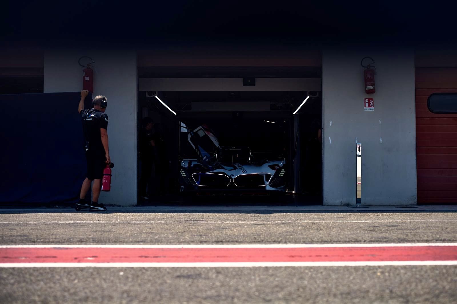 BMW M MOTORSPORT REGRESSA A LE MANS COM O BMW M HYBRID V8, 25 ANOS DEPOIS DE SUA VITÓRIA, foto 12