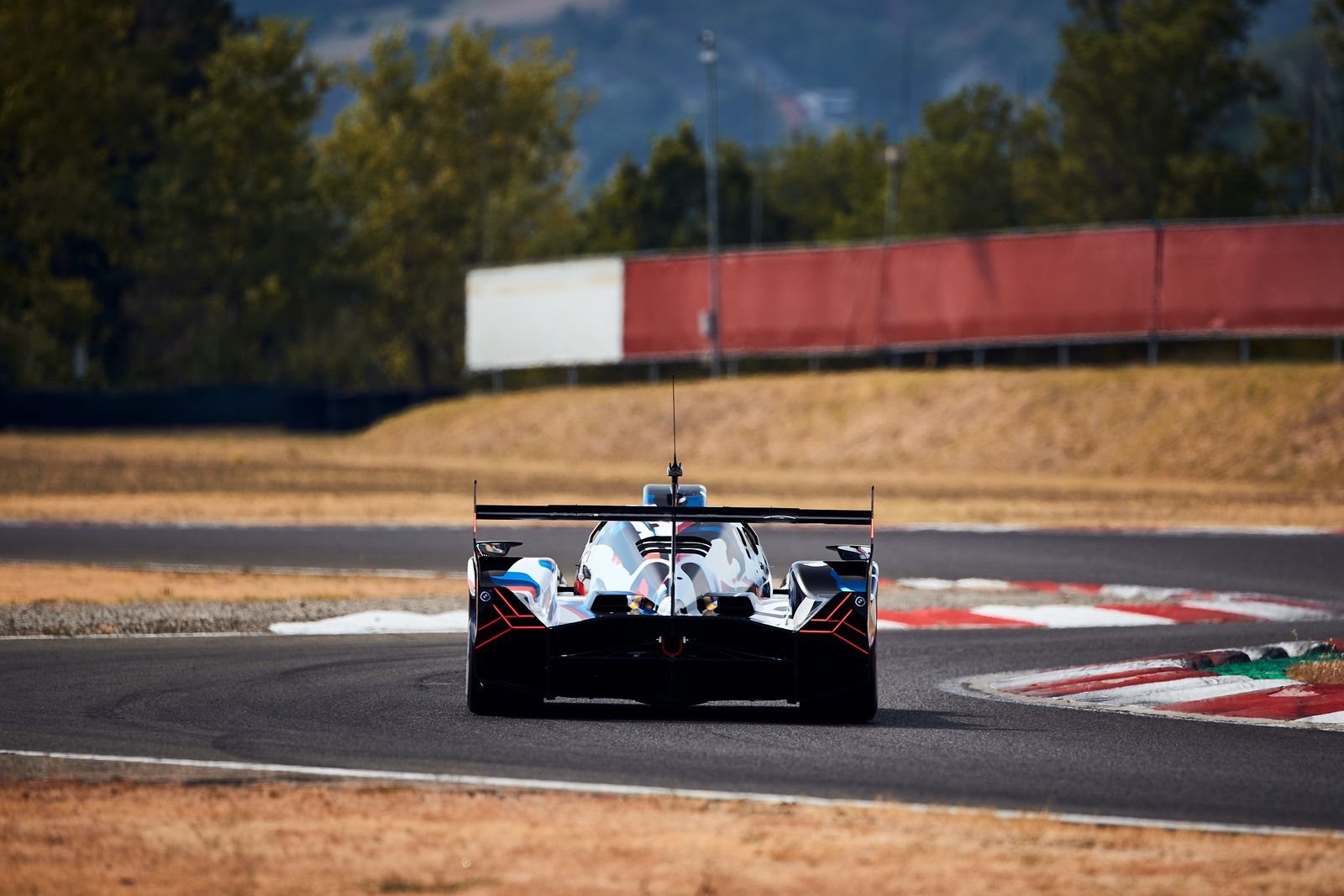 BMW M MOTORSPORT REGRESSA A LE MANS COM O BMW M HYBRID V8, 25 ANOS DEPOIS DE SUA VITÓRIA, foto 14