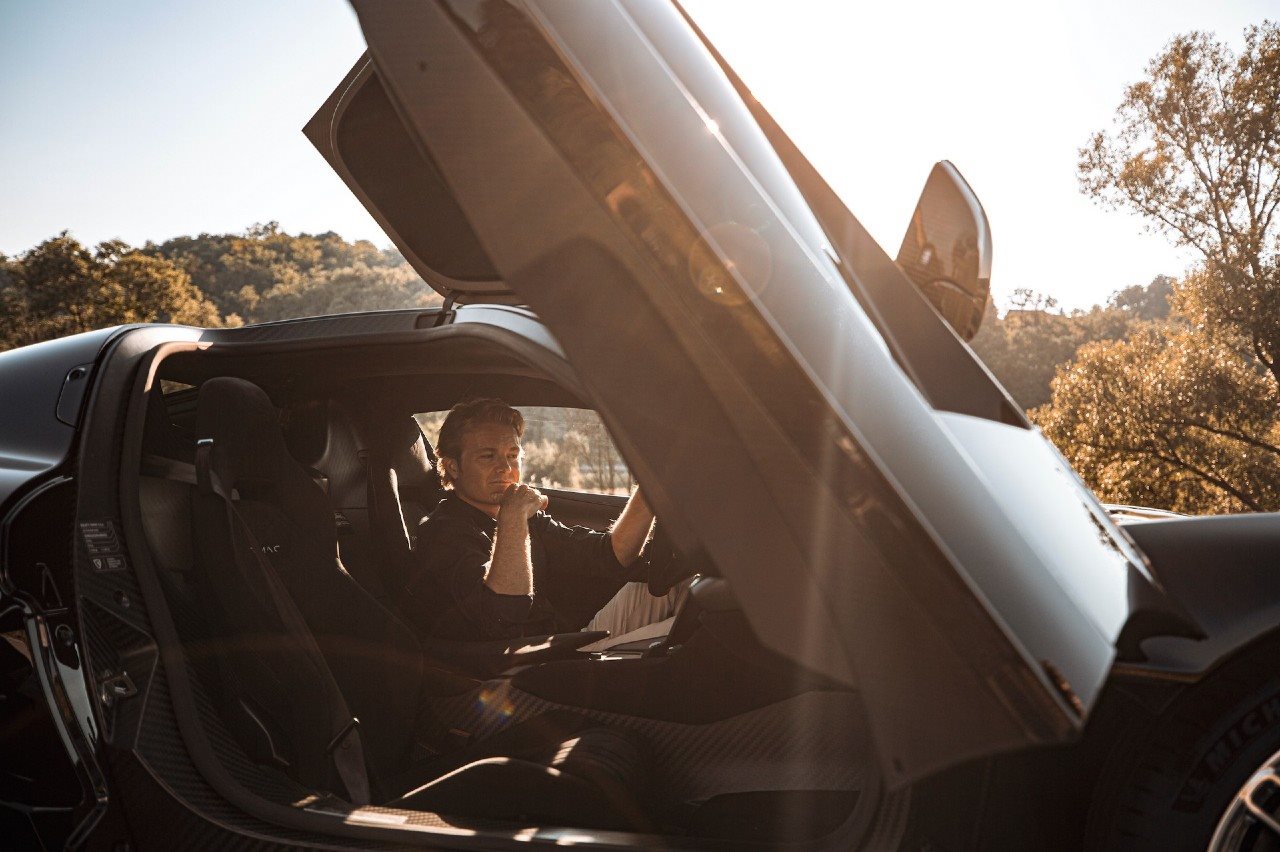 NICO ROSBERG RECEBE O PRIMEIRO RIMAC NEVERA, foto 2