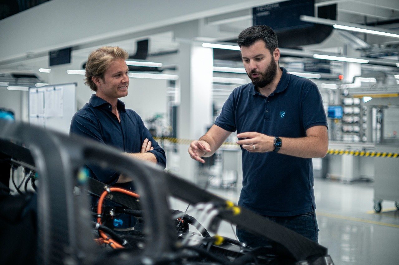 NICO ROSBERG RECEBE O PRIMEIRO RIMAC NEVERA, foto 4