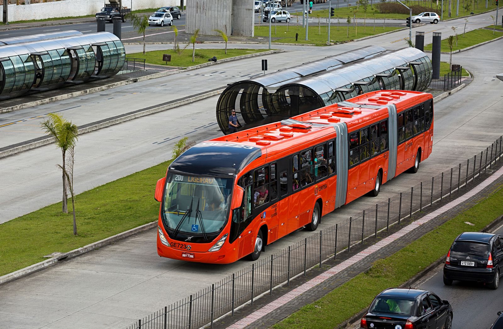 BIARTICULADO VOLVO COMPLETA TRÊS DÉCADAS DE REVOLUÇÃO NO TRANSPORTE DE PASSAGEIROS, foto 1